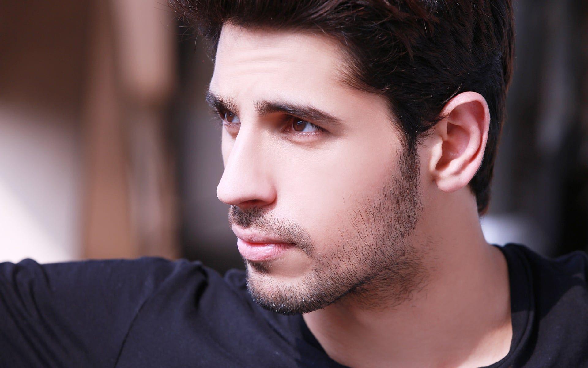 1920x1200 Bollywood Actor Siddharth Malhotra HD Wallpaper