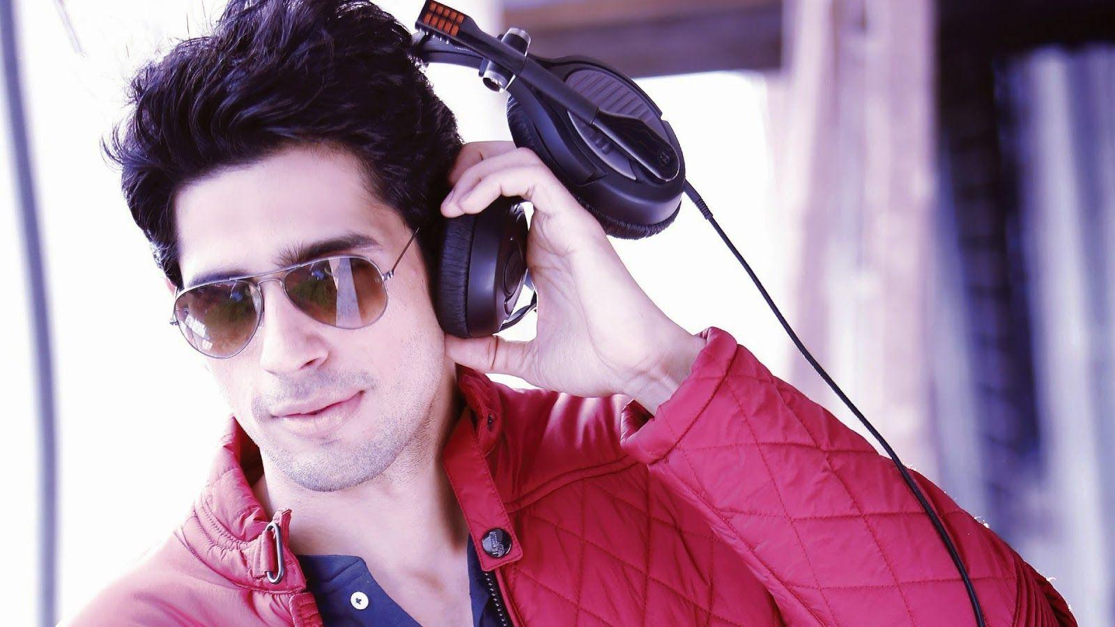 1600x900 Sidharth Malhotra. ImWallpaper HD Desktop Wallpaper
