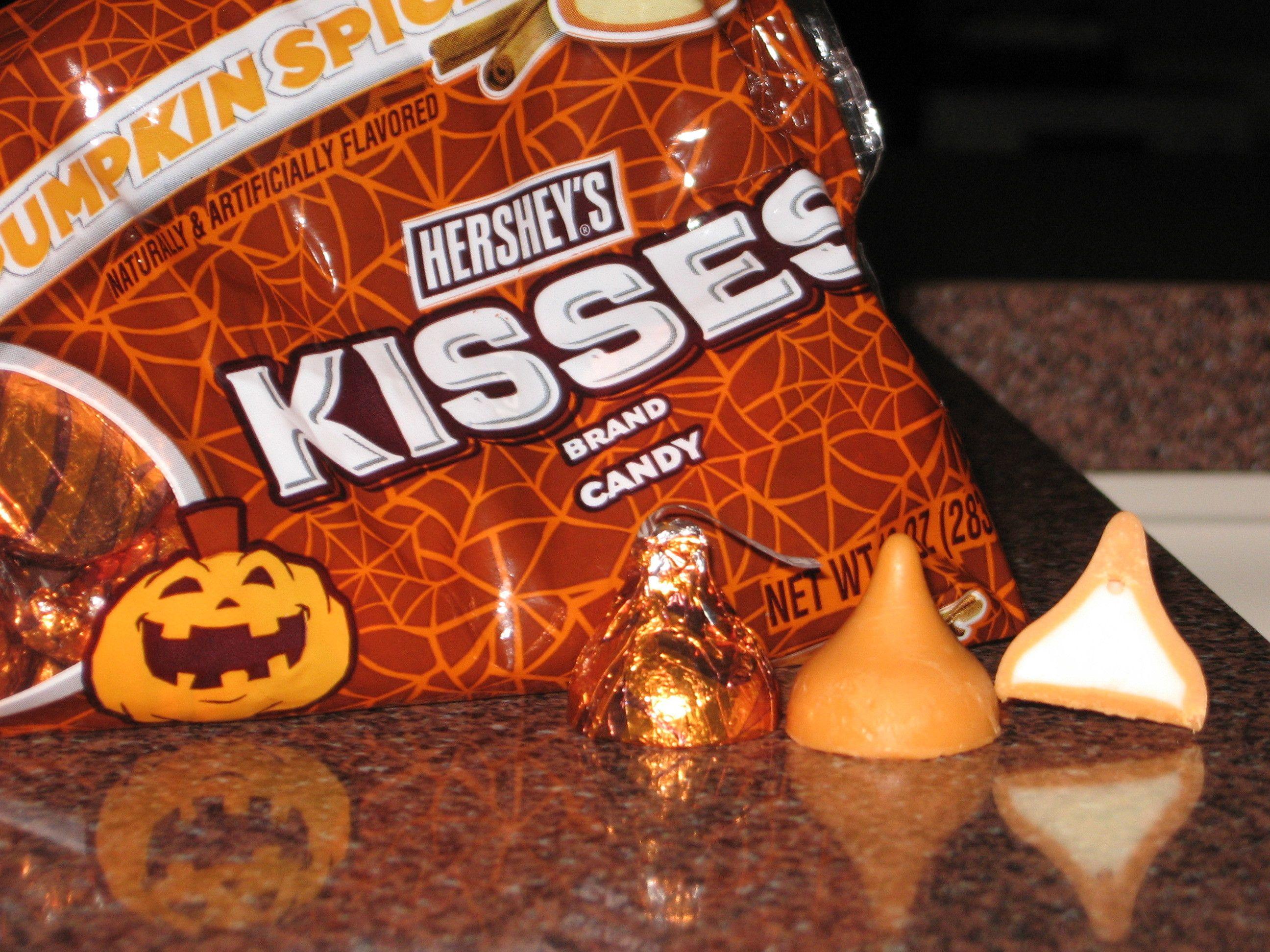 2592x1944 Hershey Kisses Wallpaper