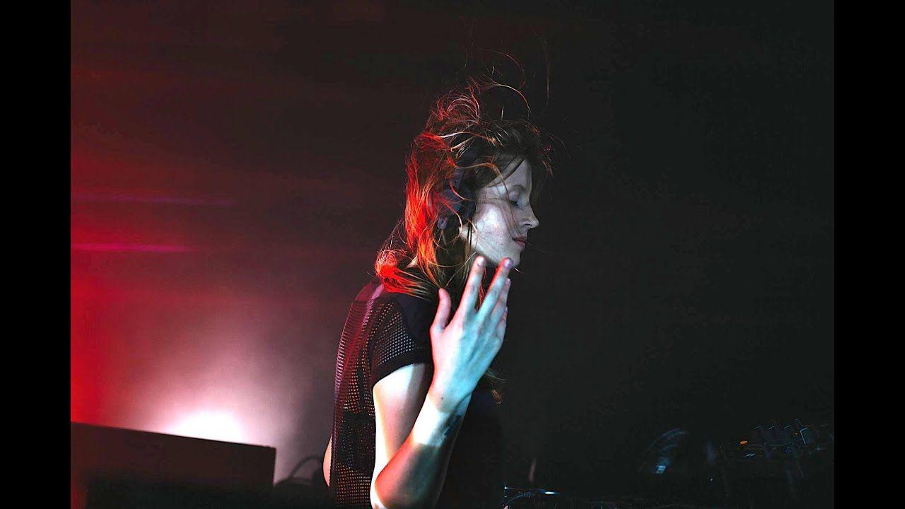 1280x720 Charlotte de Witte