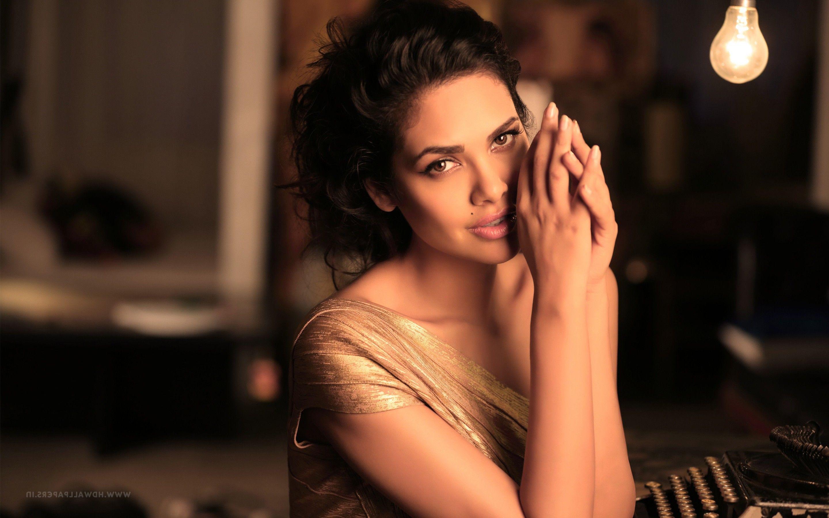 2880x1800 Esha Gupta Wallpaper & Background Download