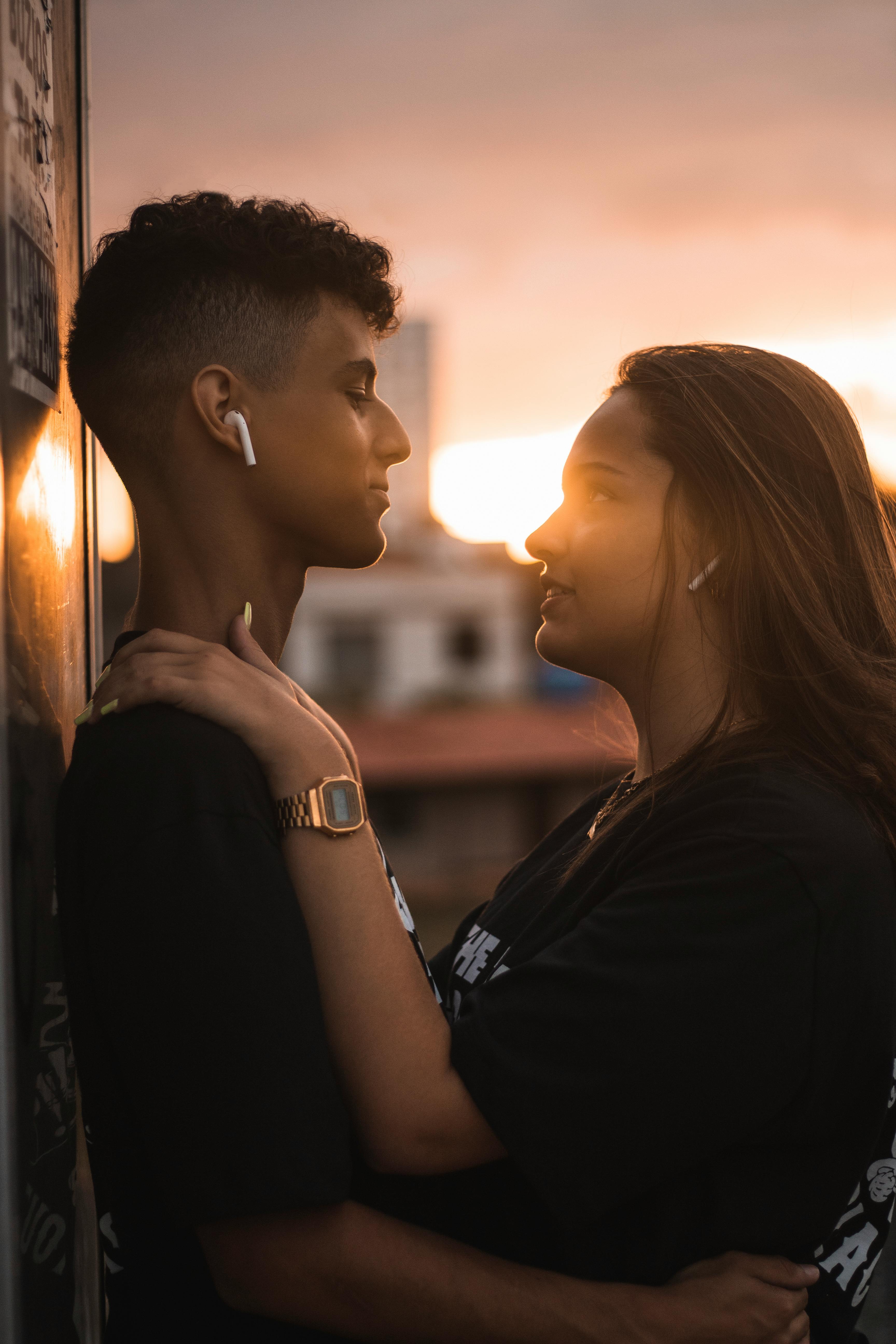 3456x5184 Man And Woman Hugging · Free