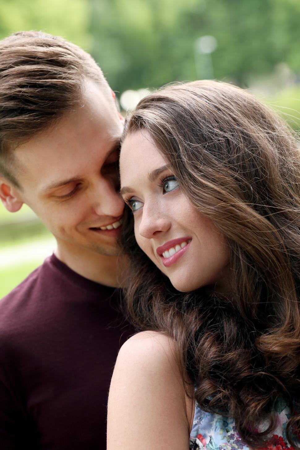 970x1455 Free of Beautiful couple share a moment in the park. Download Free Image and Free Illustrations
