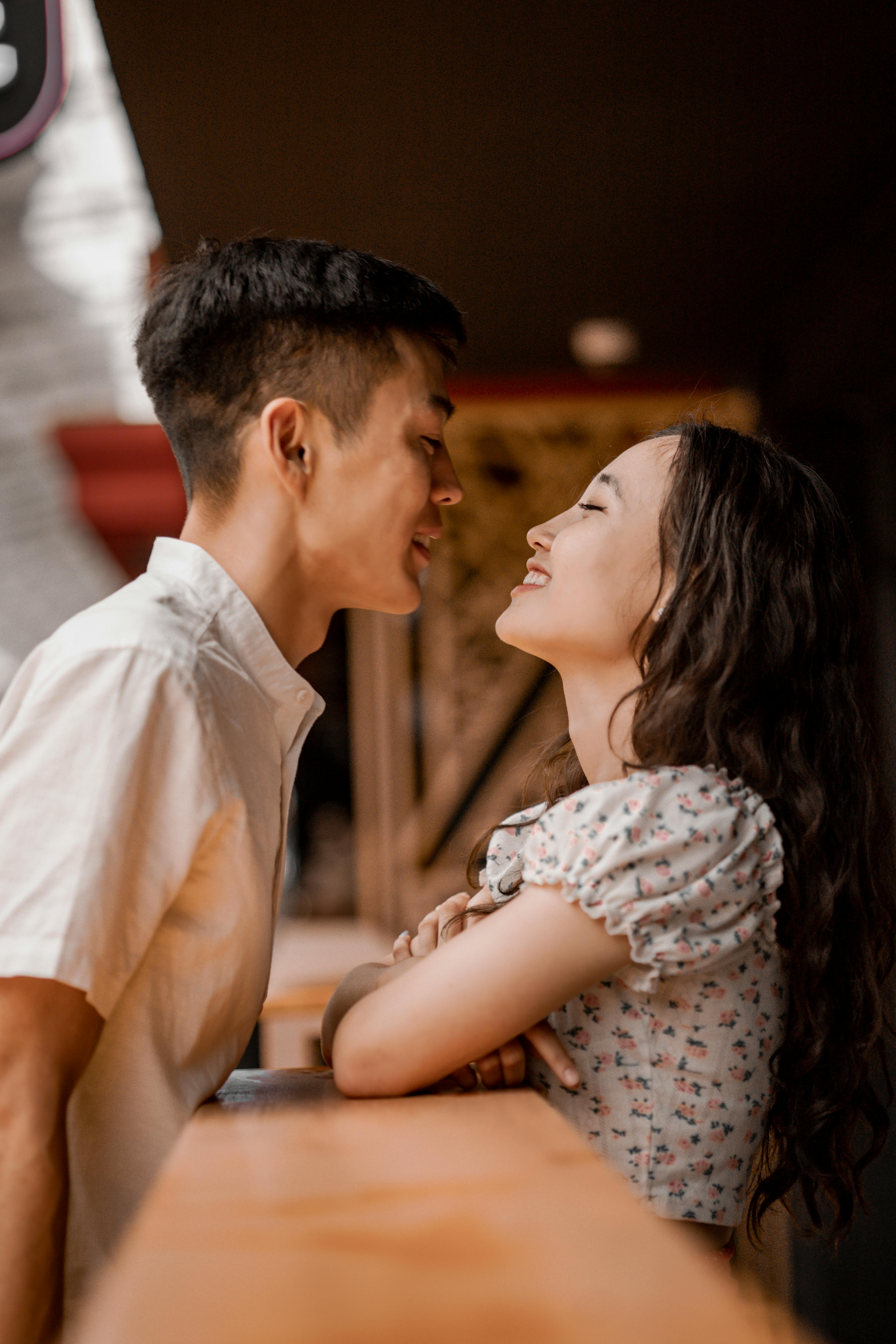 3987x5981 Romantic Young Couple · Free