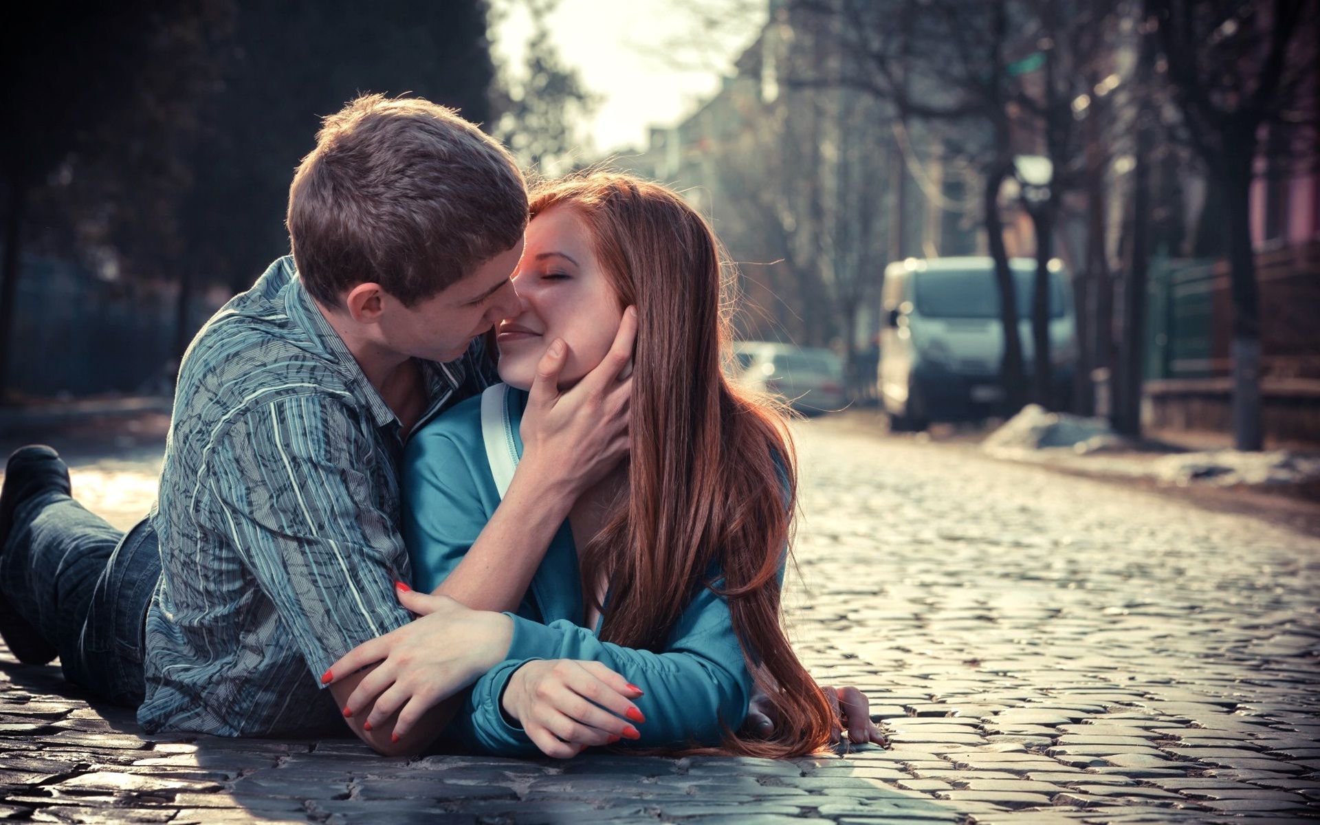 1920x1200 Young Couple Desktop Wallpaper