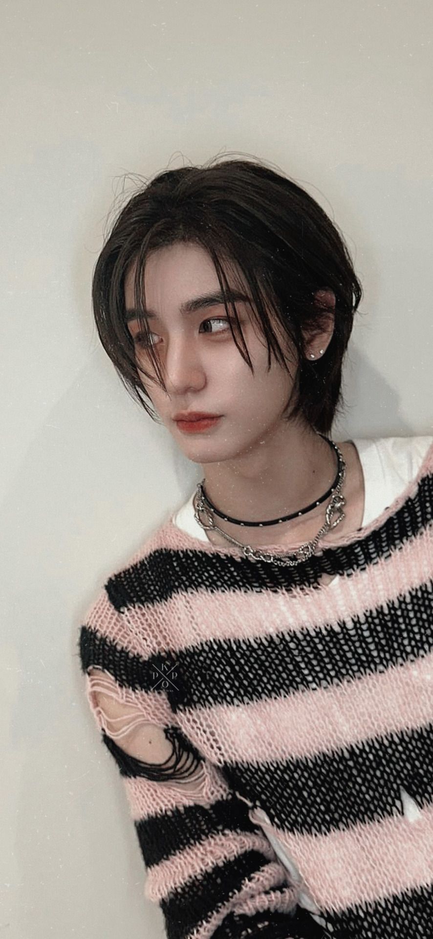 886x1920 Kpop Locks