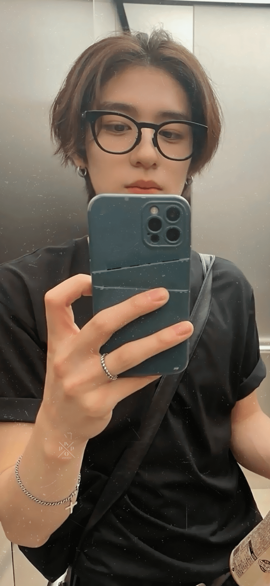 886x1920 Kpop Locks