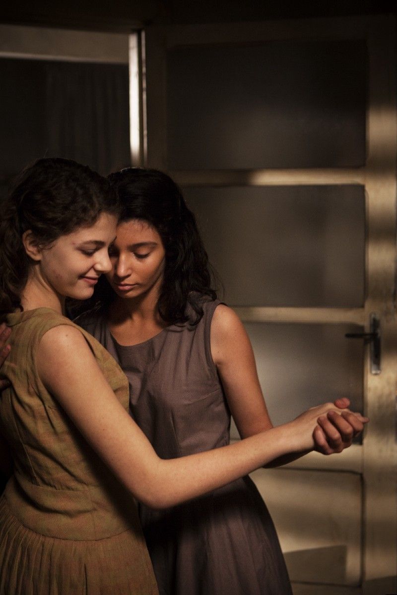800x1200 My Brilliant Friend Wallpaper