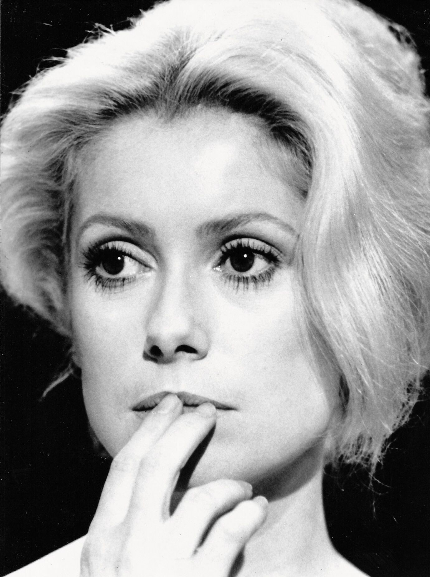 1381x1853 Catherine Deneuve Wallpaper