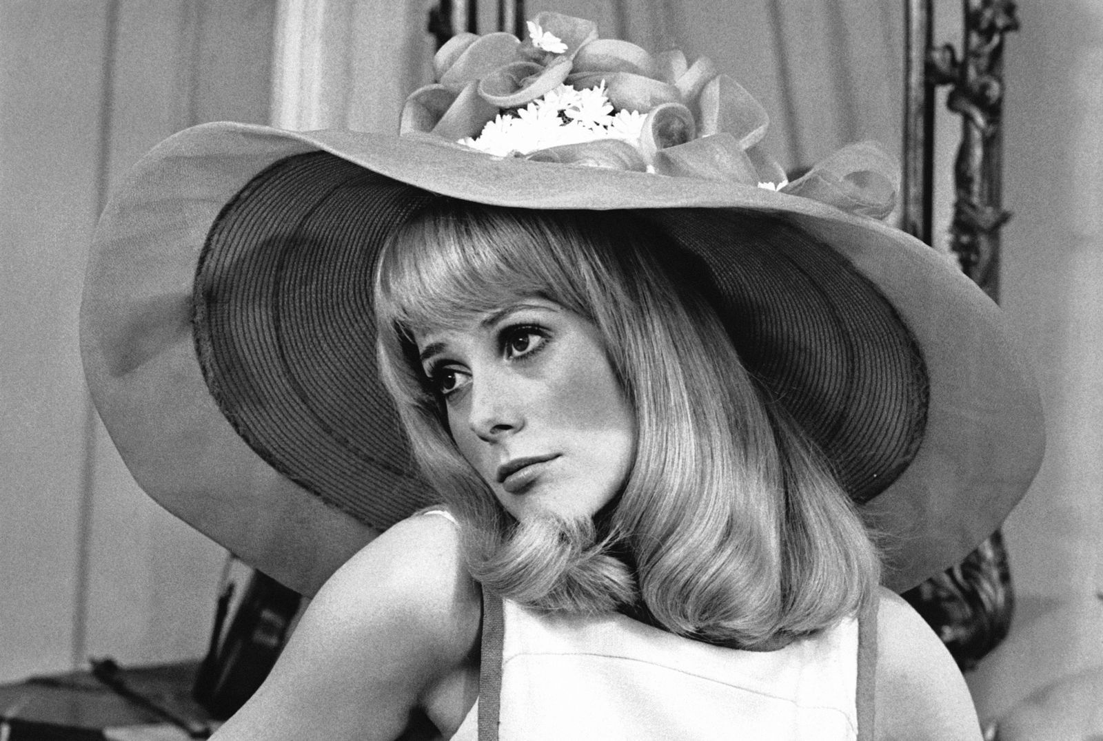 1600x1076 Catherine Deneuve in 17 Sublime Vintage Image
