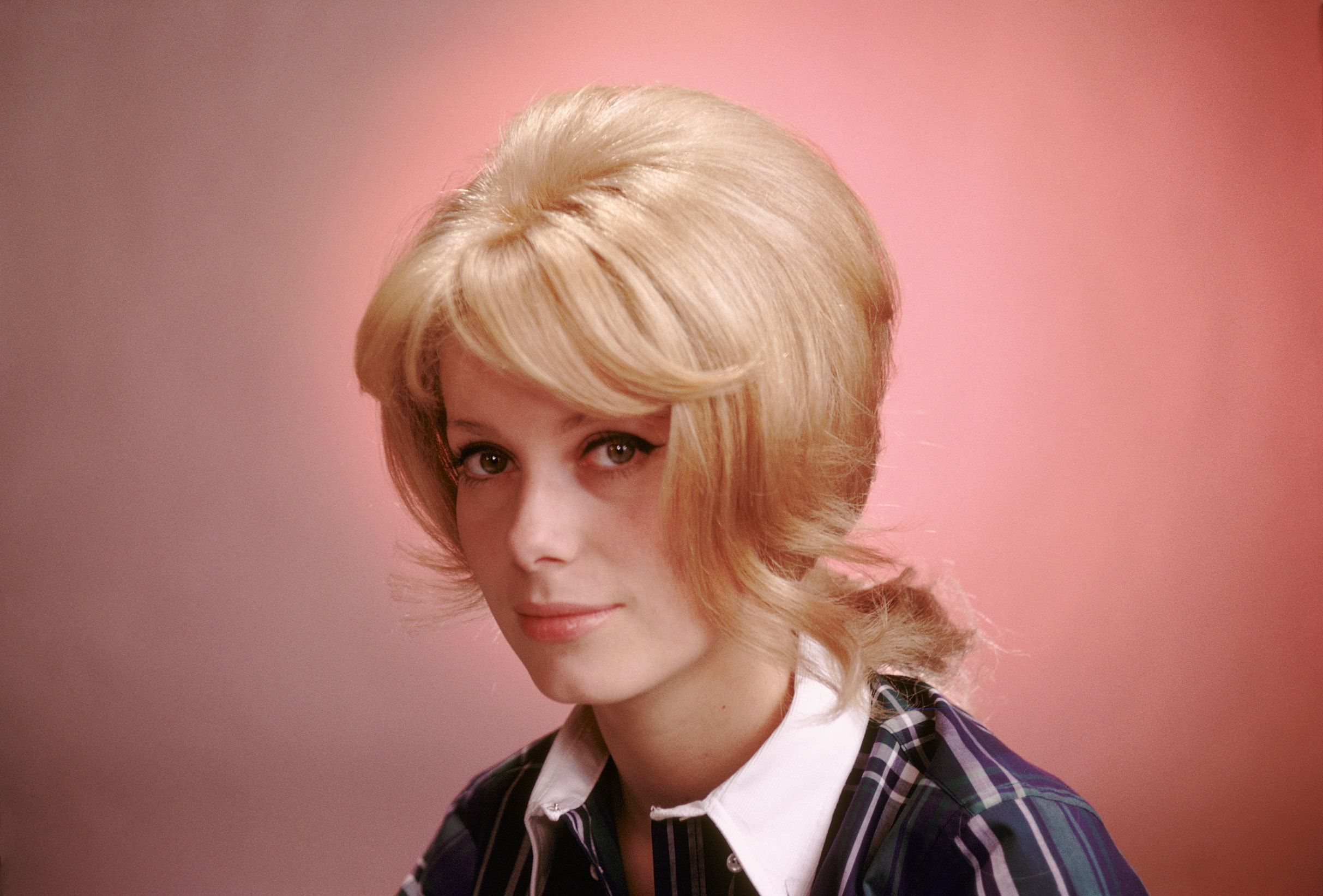 2426x1644 Catherine Deneuve Wallpaper