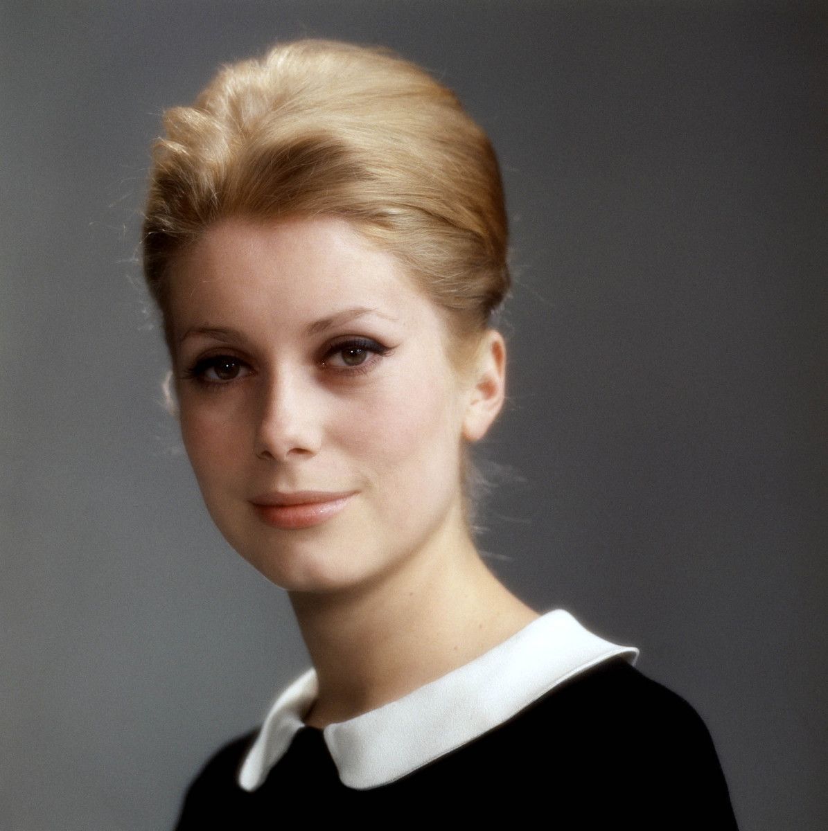 1195x1200 Catherine Deneuve Wallpaper