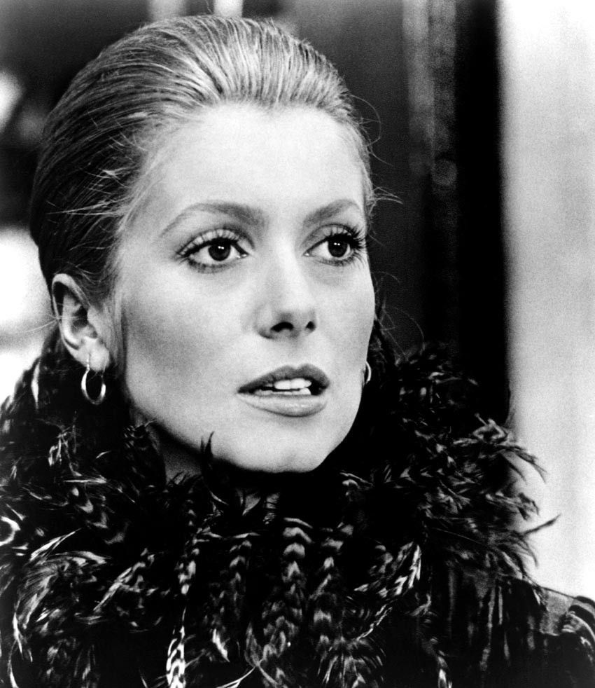 850x982 Catherine Deneuve Wallpaper