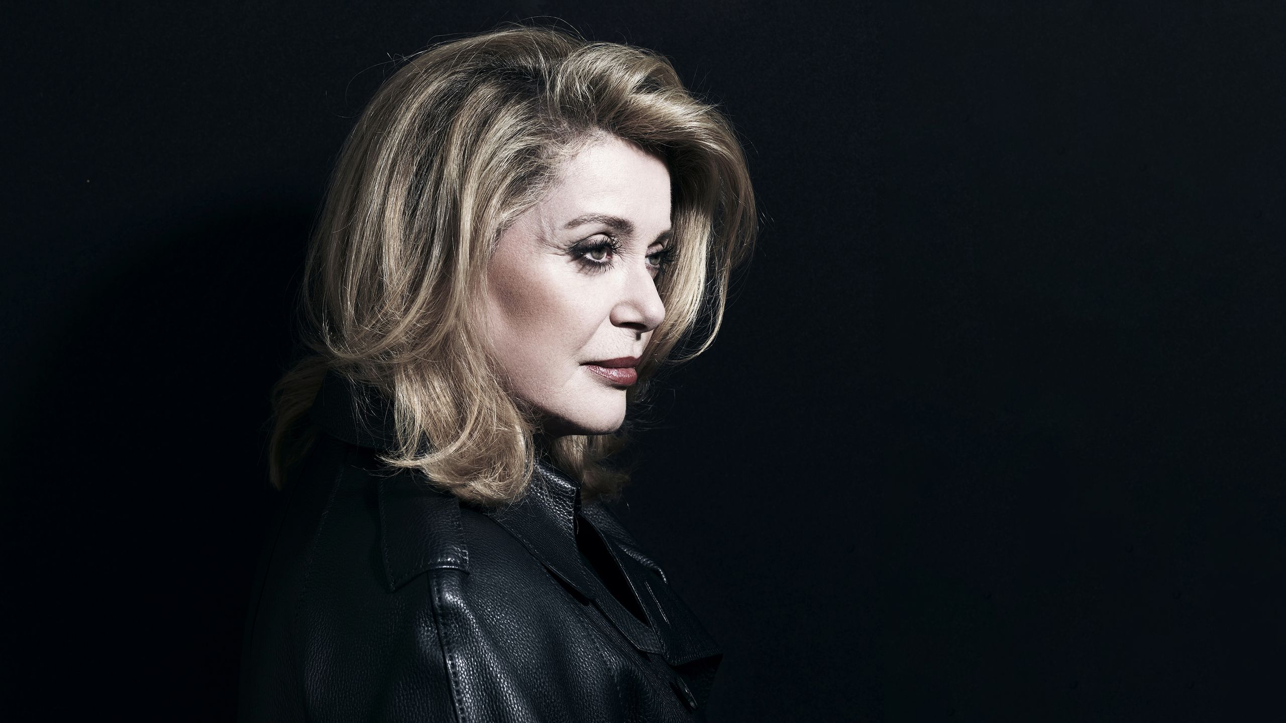 2560x1440 Ses plus grands rôles, sa famille, ses fantômes: Catherine Deneuve se confie à Philippe Lançon