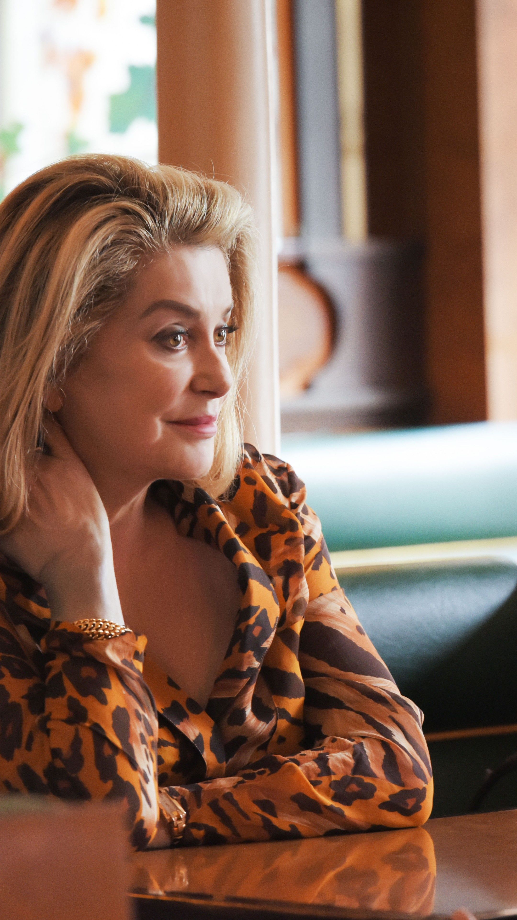 2160x3840 Catherine Deneuve Wallpaper
