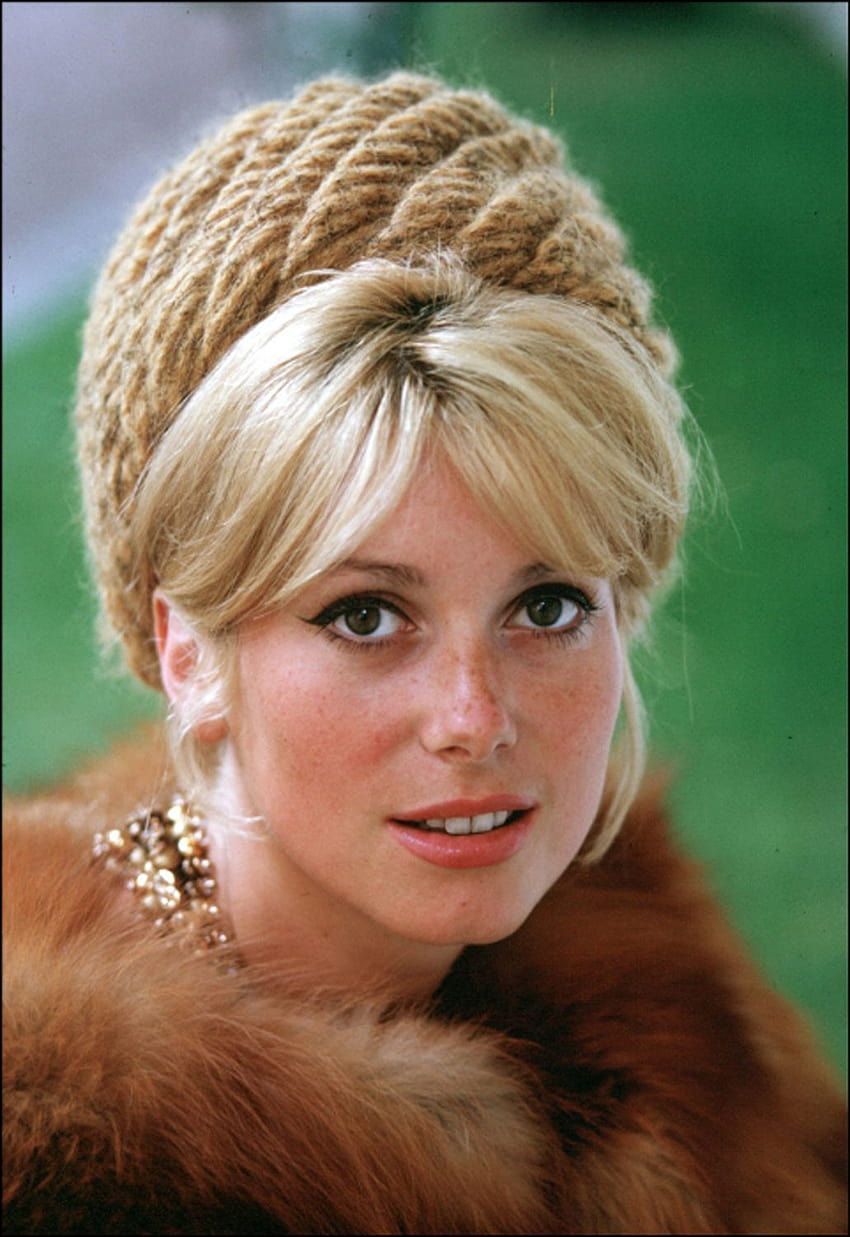 850x1237 Sonja Lende Childs On PARISIENNES FRANÇAIS, Catherine Deneuve HD Phone Wallpaper