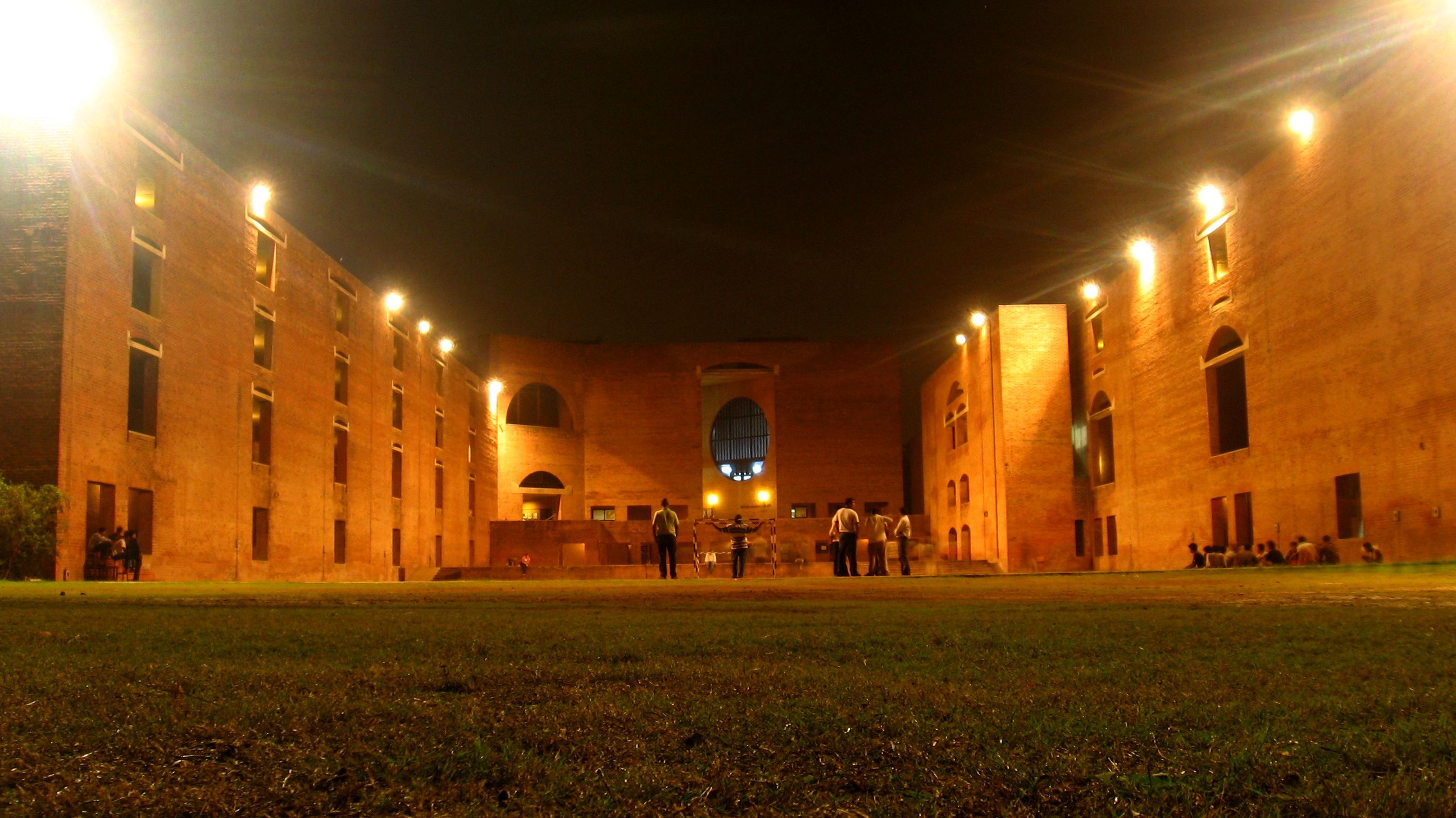2592x1456 Louis Kahn Plaza