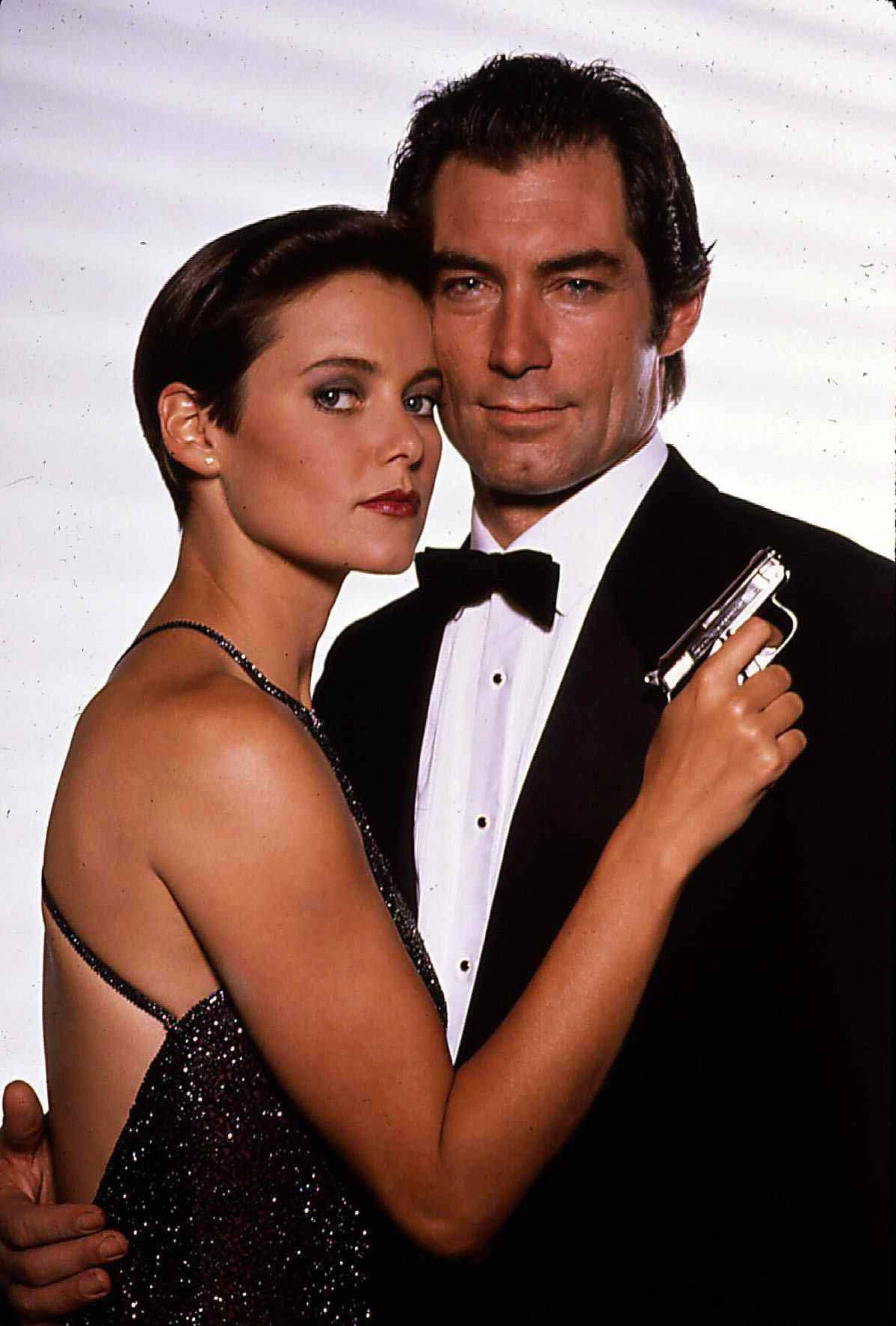 1900x2812 James Bond (Timothy Dalton) Wallpaper