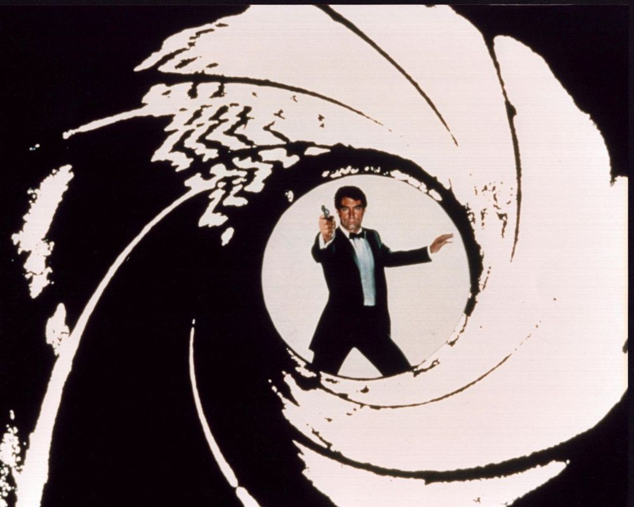 1280x1024 Timothy Dalton As James Bond Gun Barrel Shot Photo Print (8 x 10)