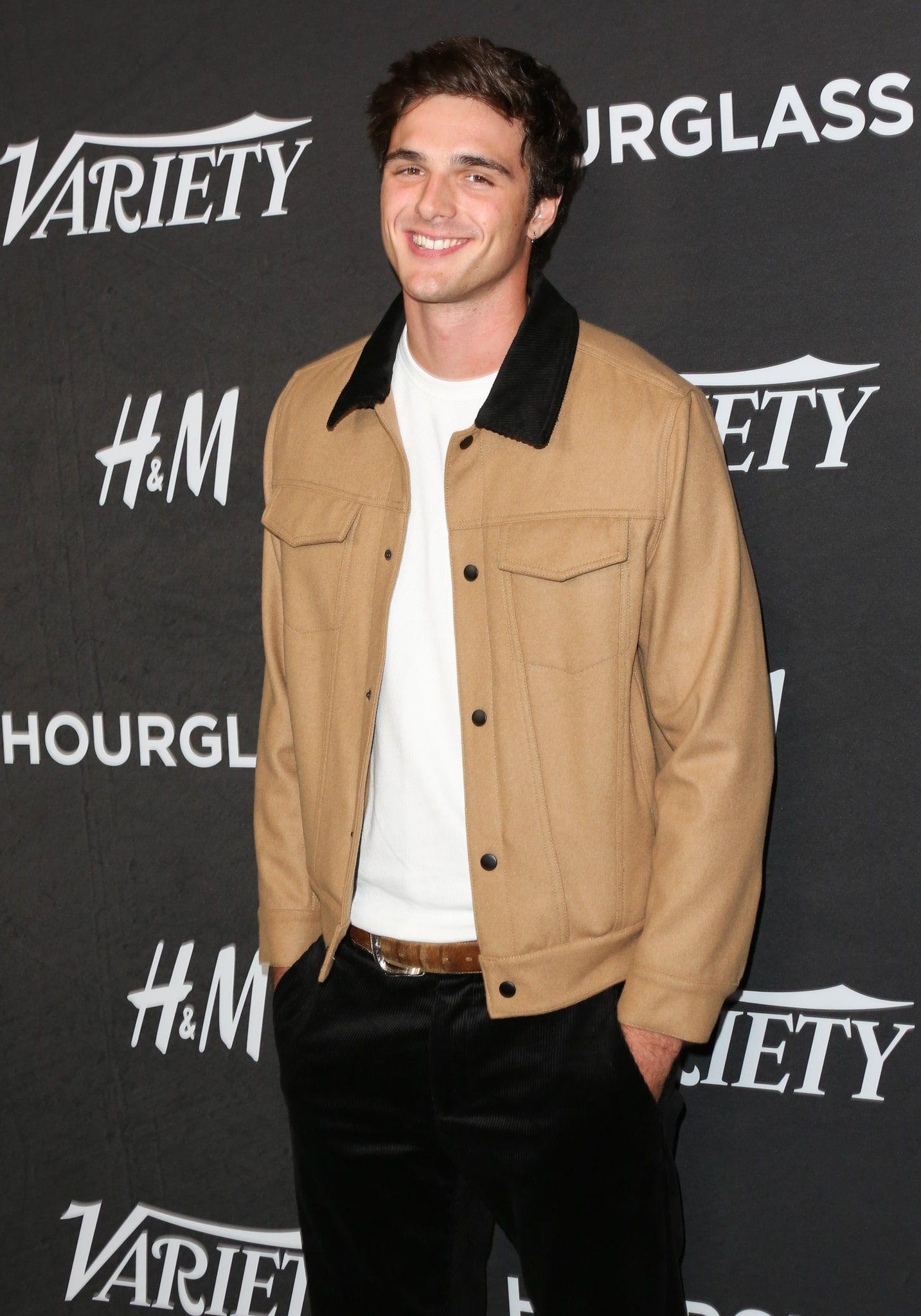 1433x2048 Jacob Elordi HD