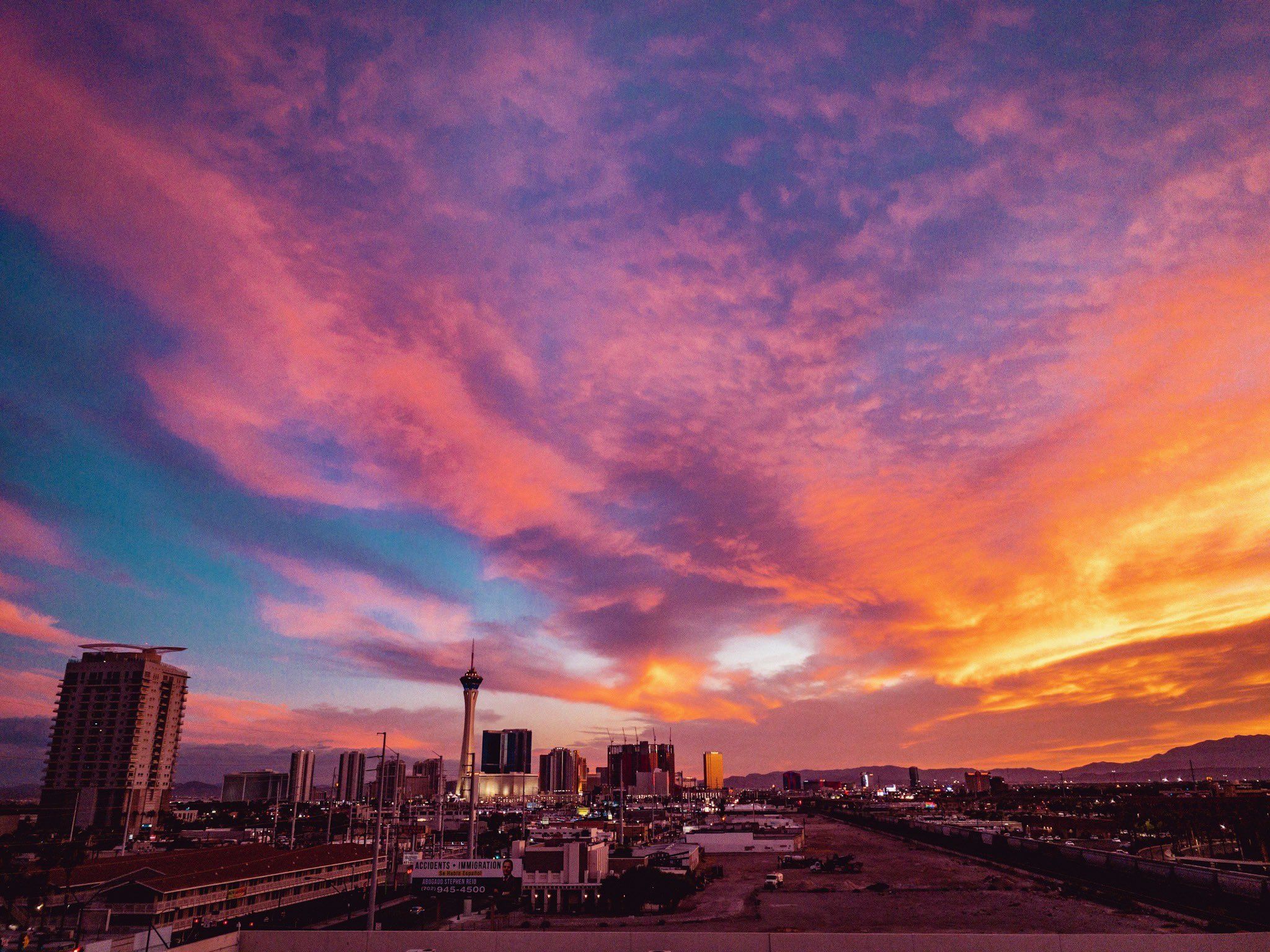 2048x1536 City of Las Vegas on X: RT to share tonight's Vegas sunset with your friends