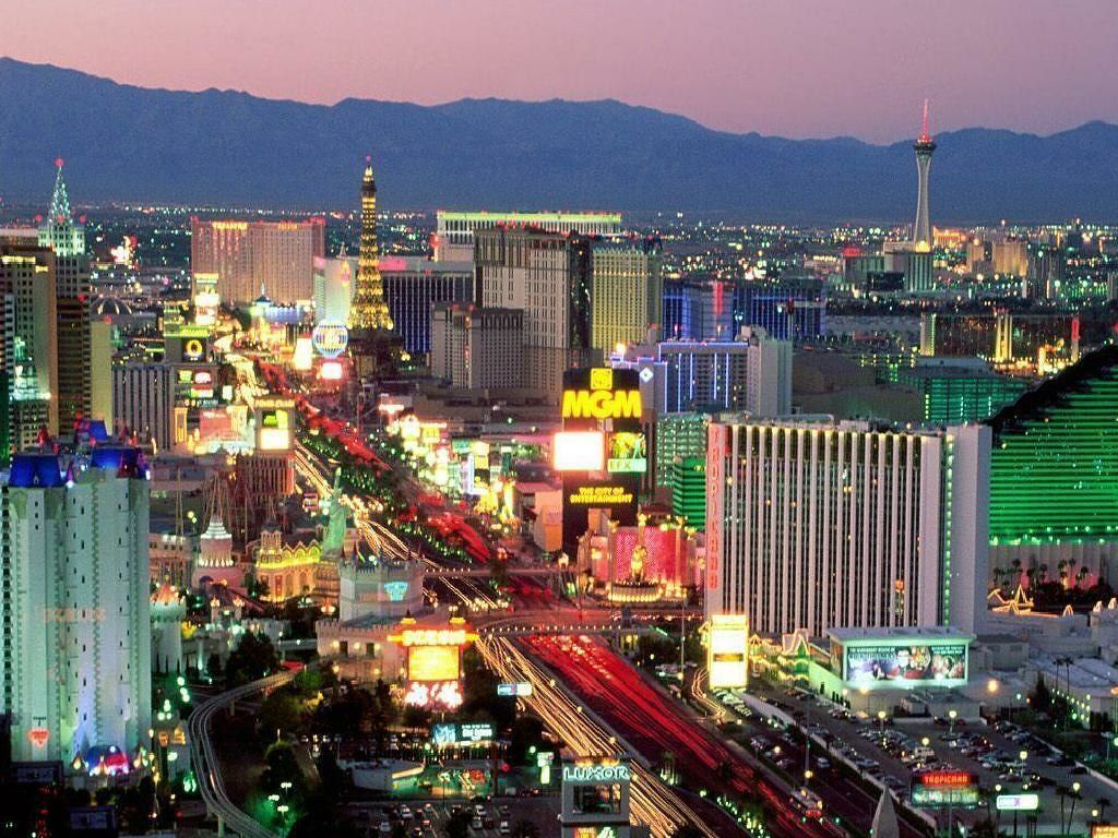 1024x768 The Las Vegas Strip at sunset