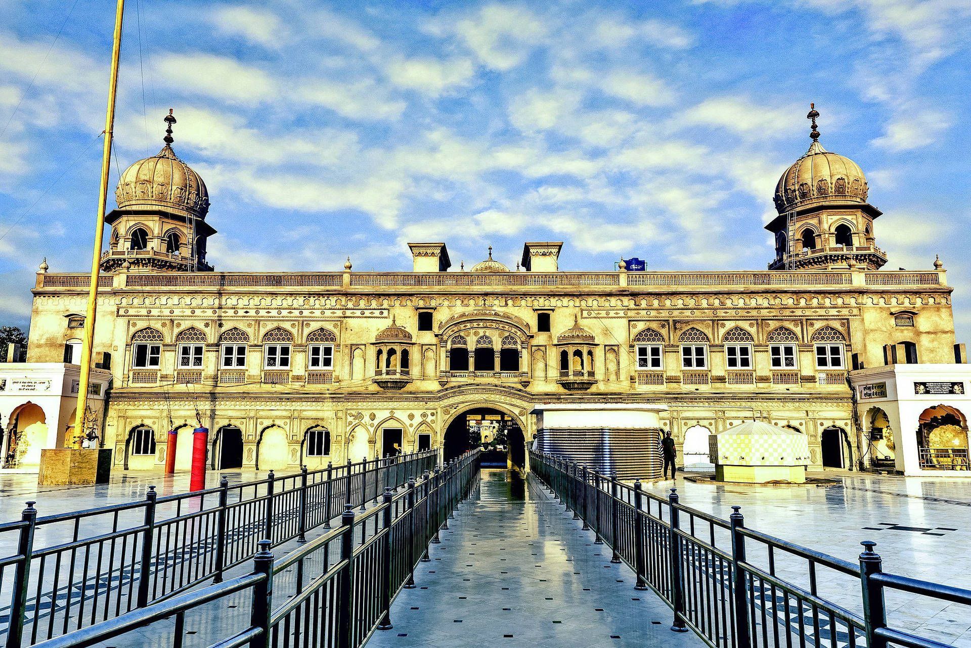 1920x1282 Lahore Background