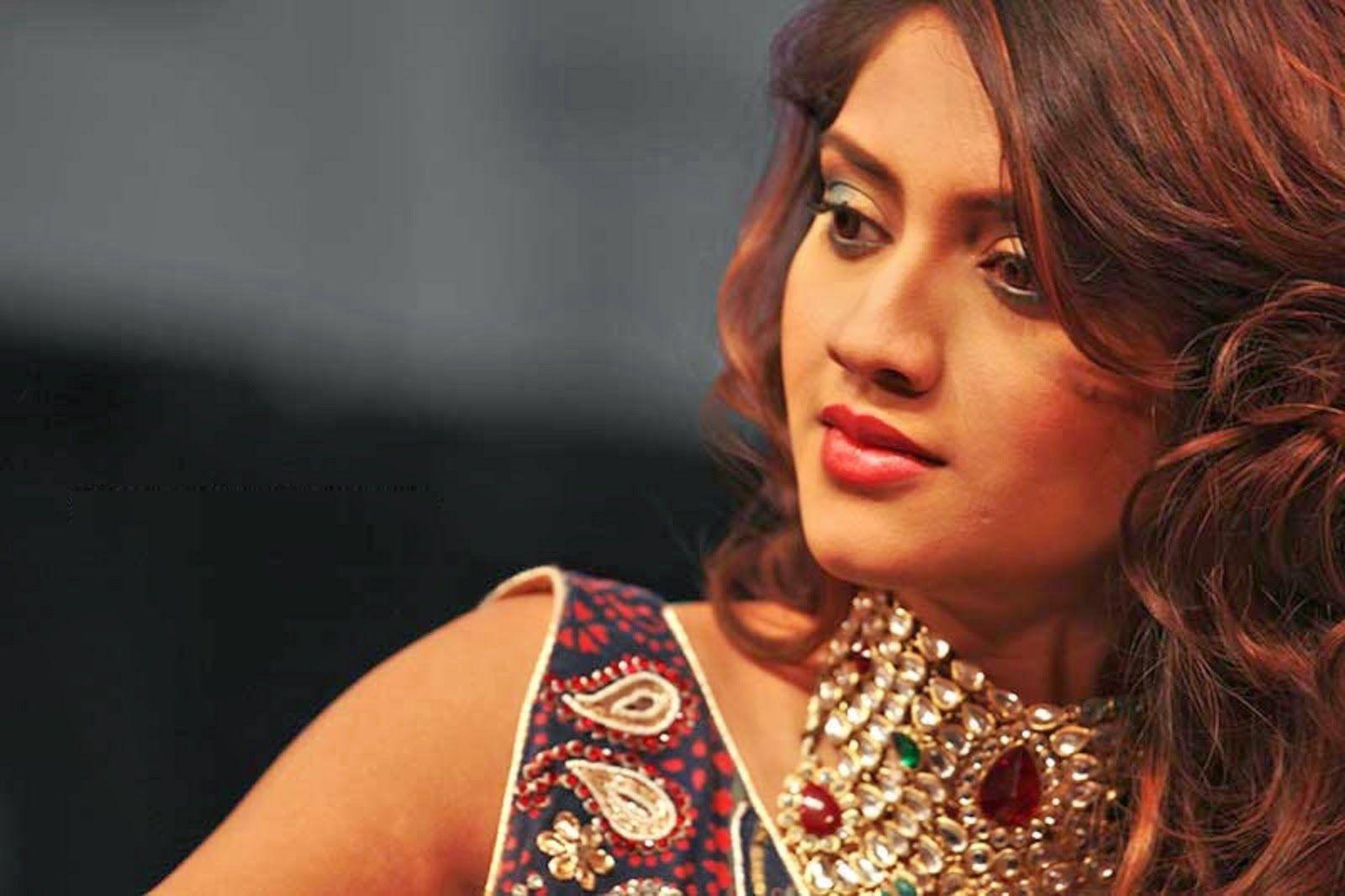 1600x1066 Nusrat Jahan Wallpaper HD Background Free Download