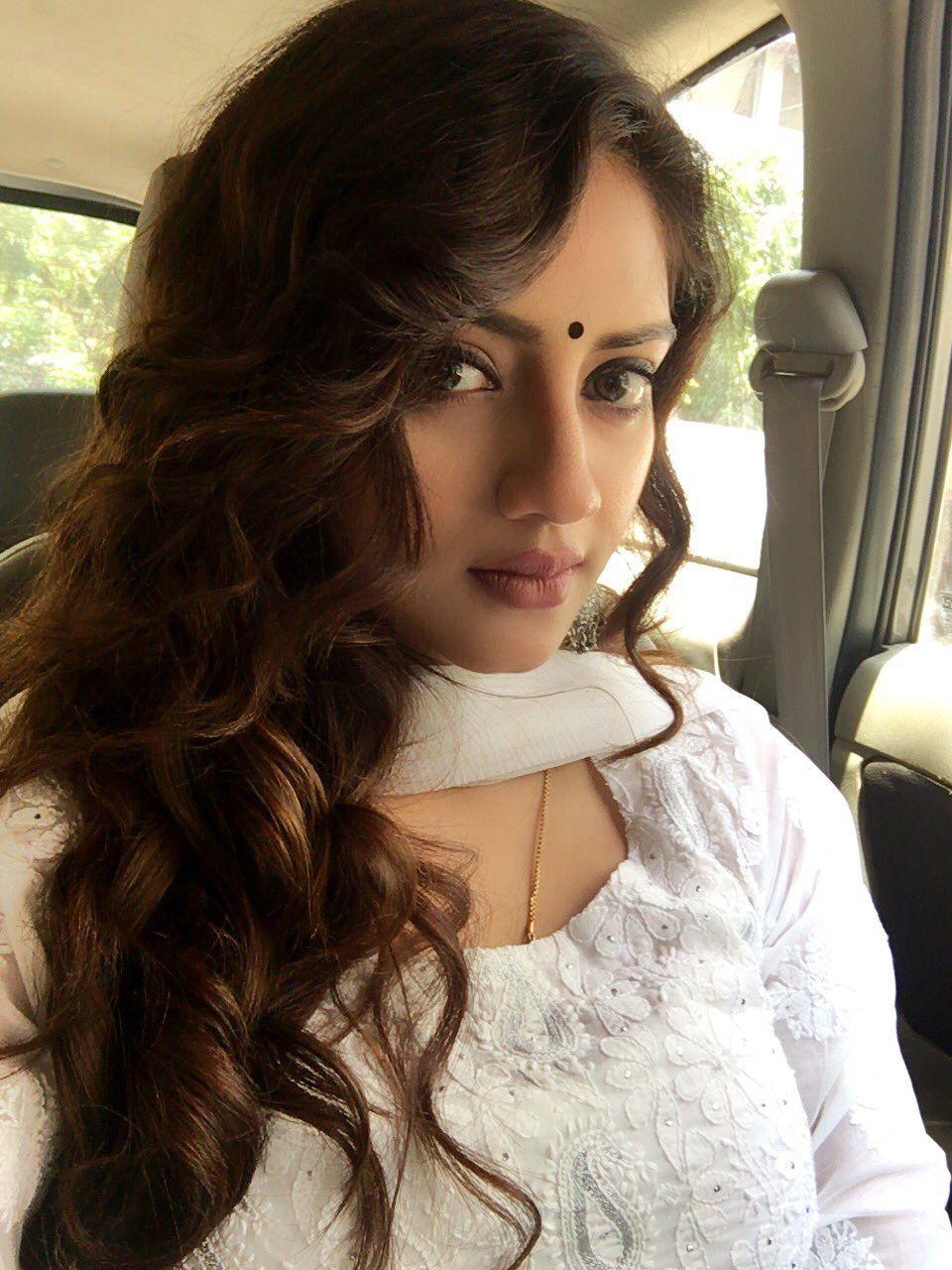 960x1280 Nusrat Jahan Latest Photo Gallery
