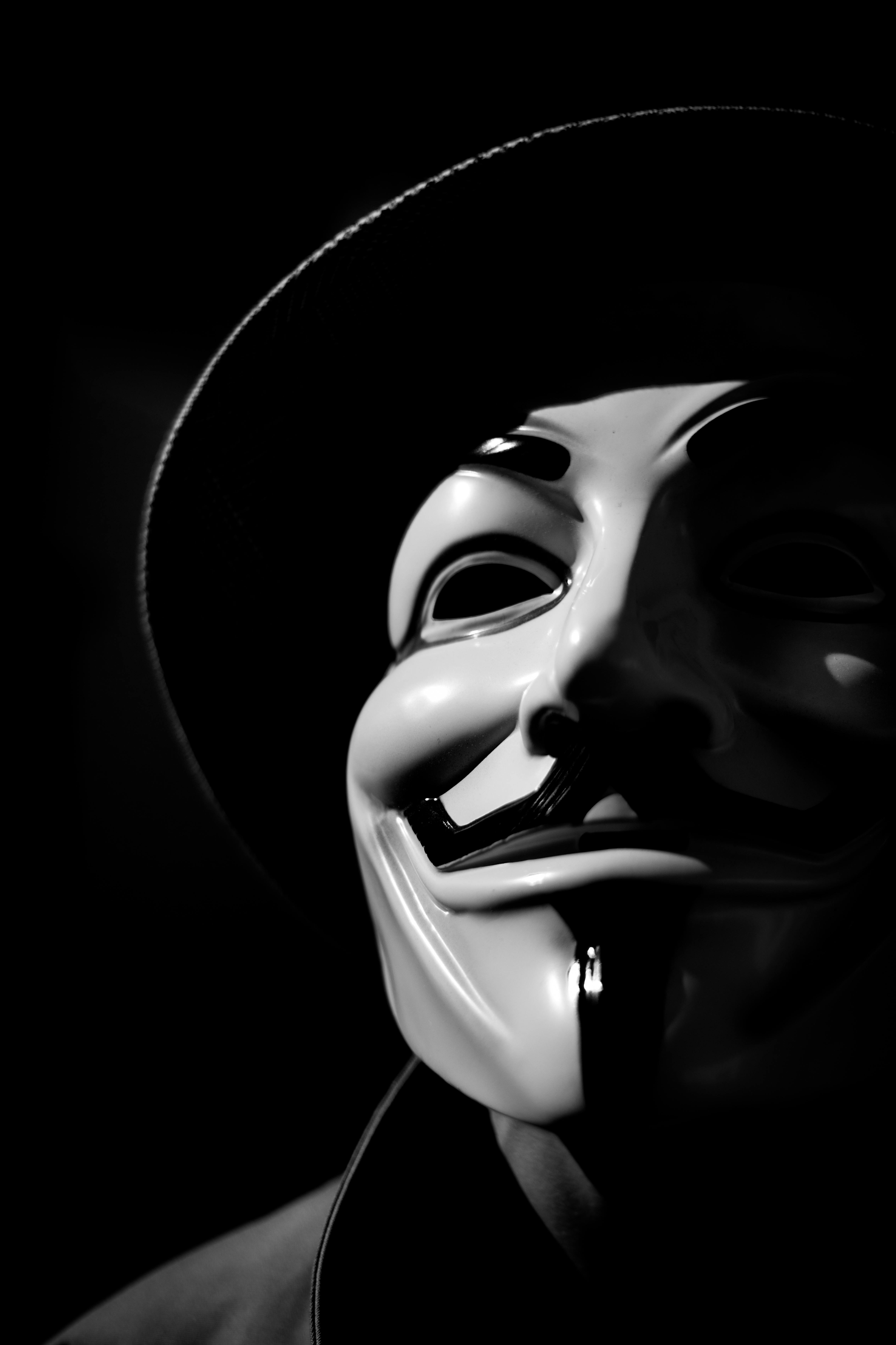 4640x6960 Black and White Mask in Dark Room · Free