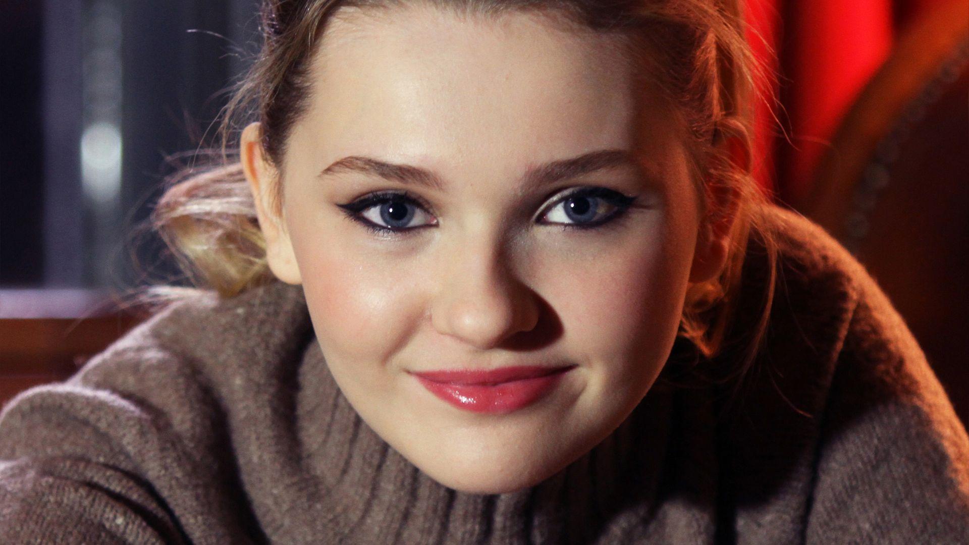 1920x1080 Free download Abigail Breslin HD Wallpaper for desktop download
