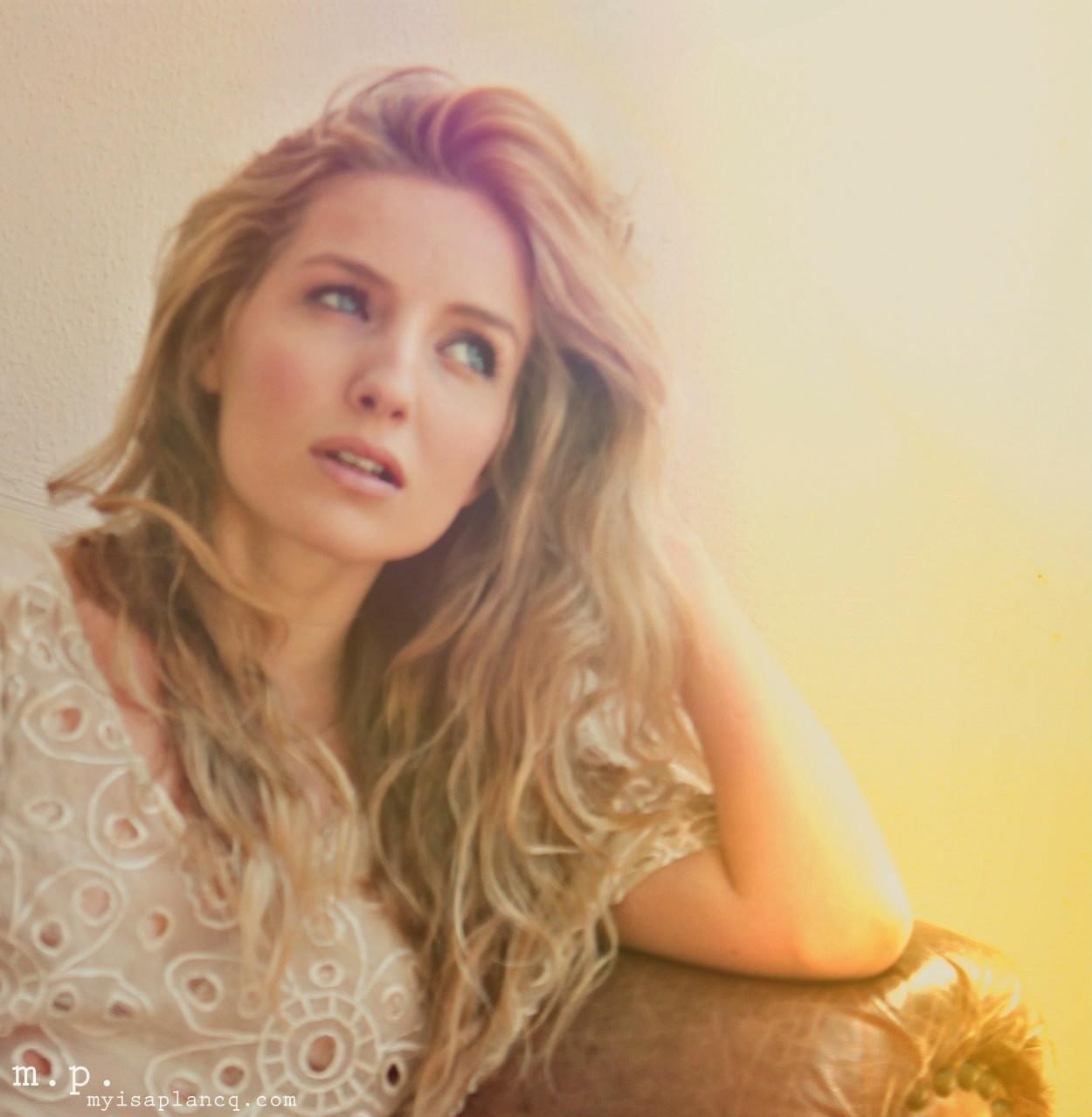 1250x1279 High Quality Live Annabelle Wallis Wallpaper, HD Wallpaper