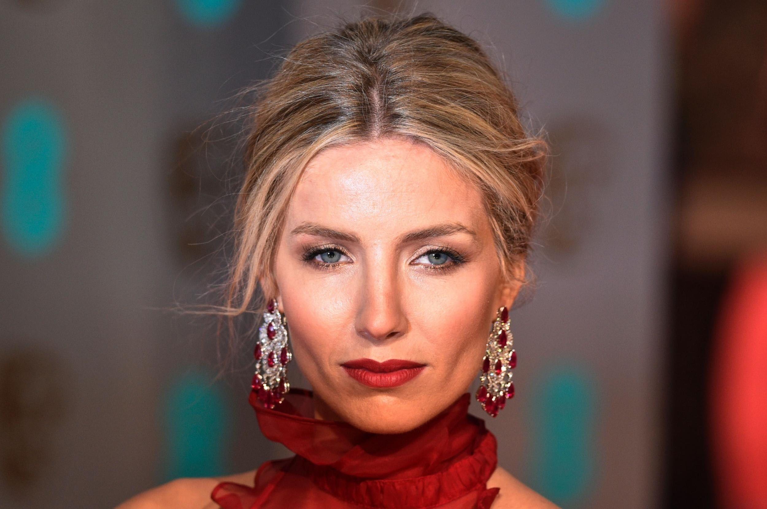 2500x1660 Annabelle Wallis Celebrity Wallpaper Background 56508 2500x1660px