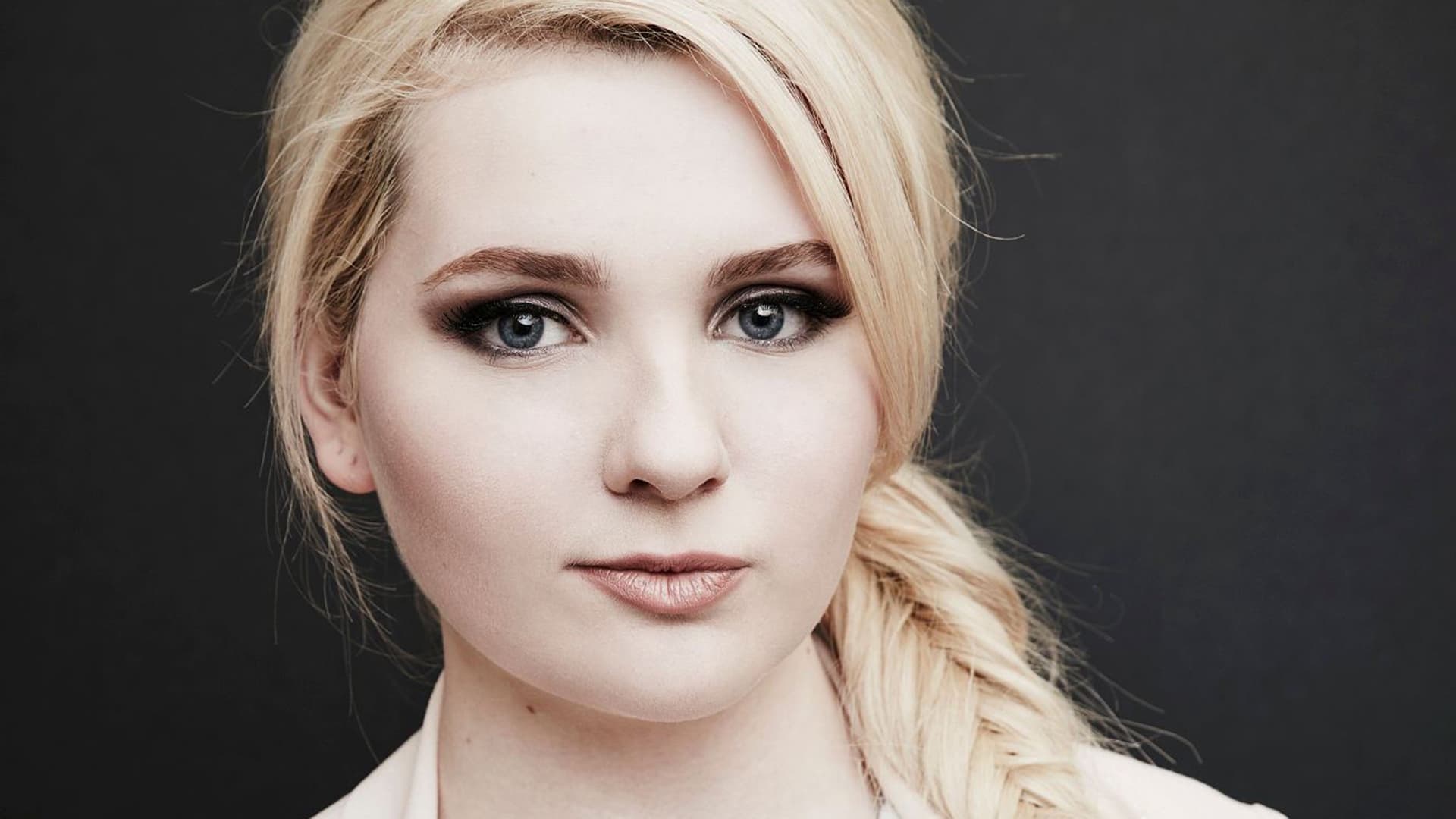 1920x1080 Abigail Breslin Wallpaper #V473WMB