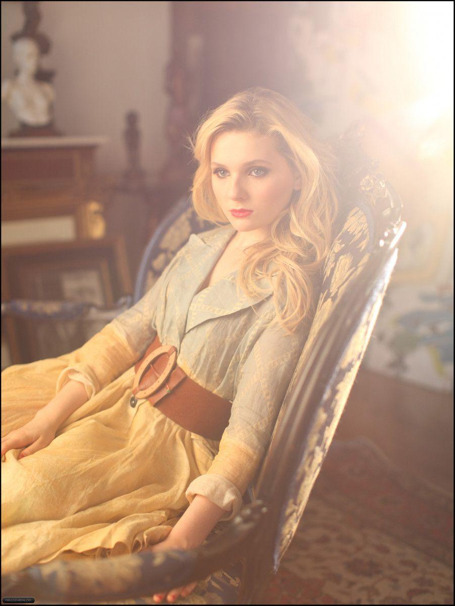 901x1200 Abigail Breslin wallpaper