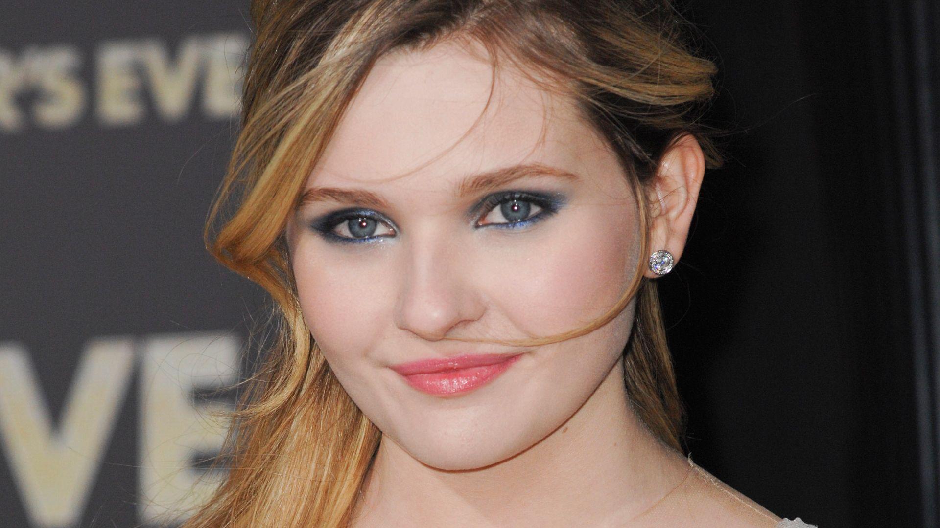 Abigail Breslin Wallpapers - Top Free Abigail Breslin Backgrounds