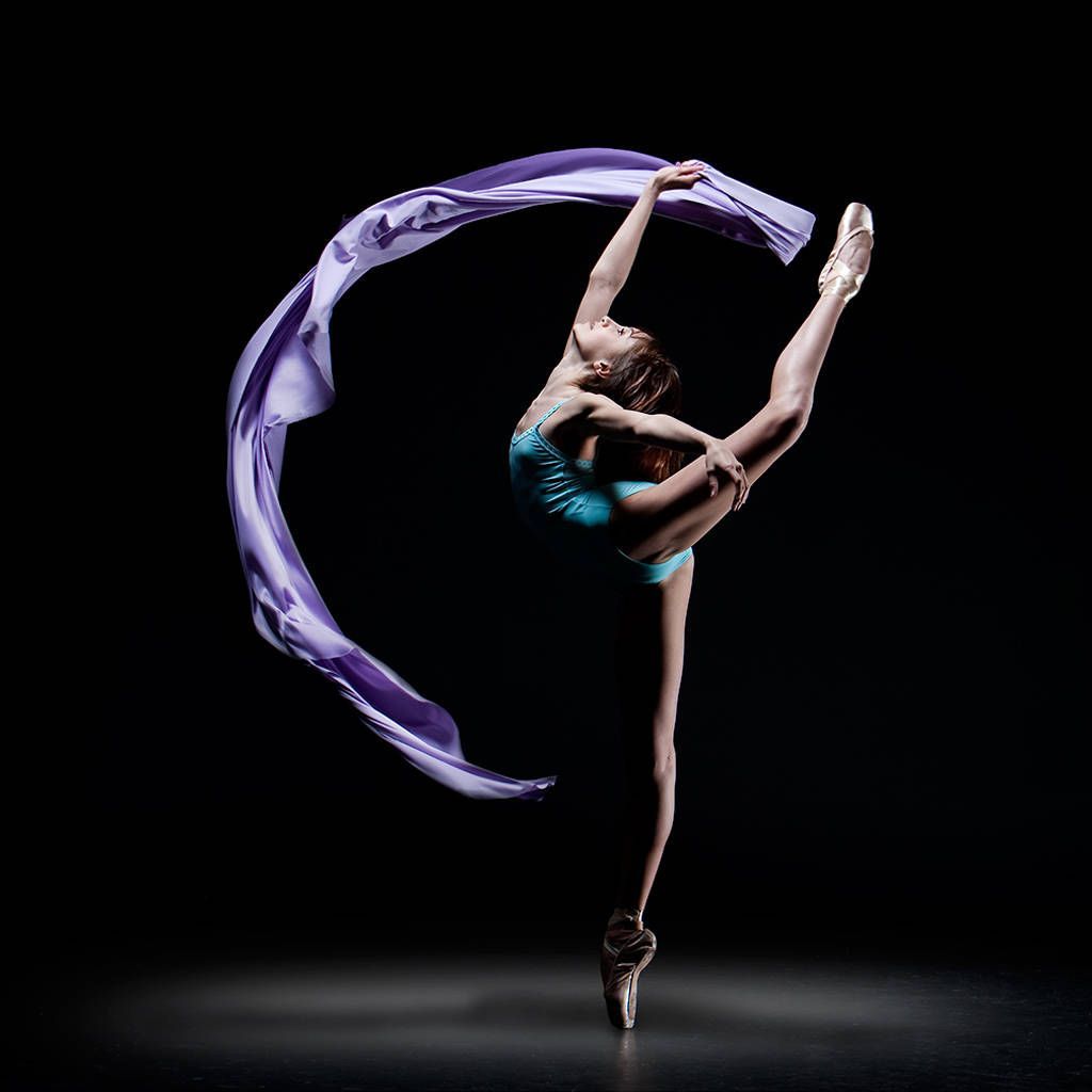 1024x1024 Download Royal Ballet Dancer Contemporary Wallpaper