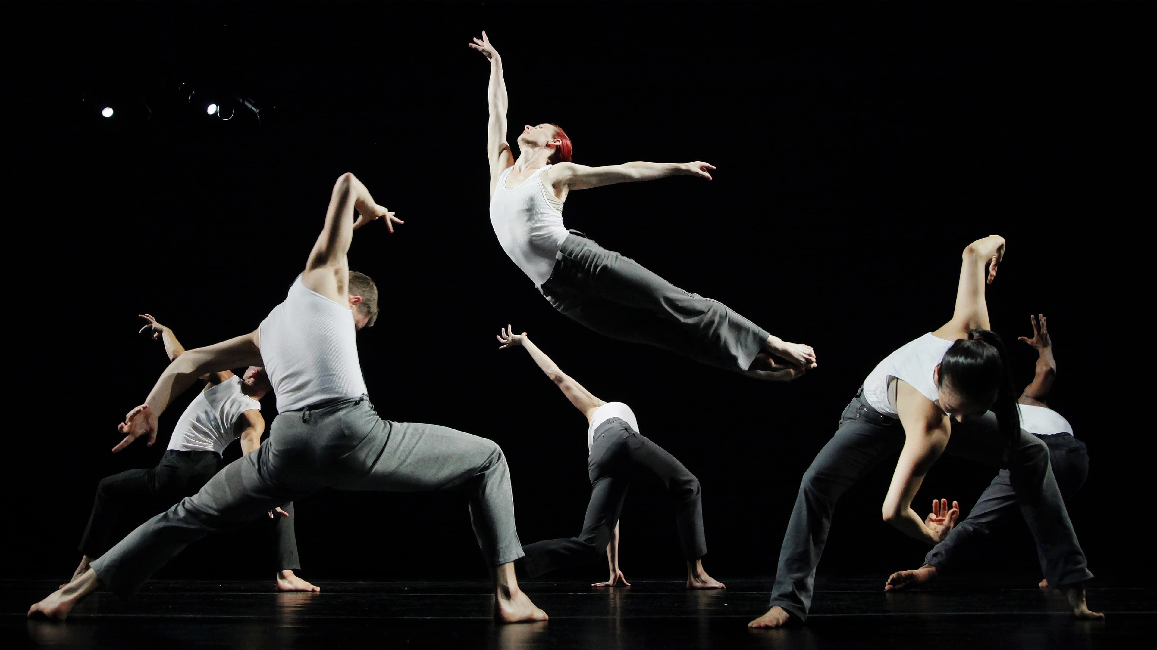 3840x2160 Contemporary Dance Wallpaper
