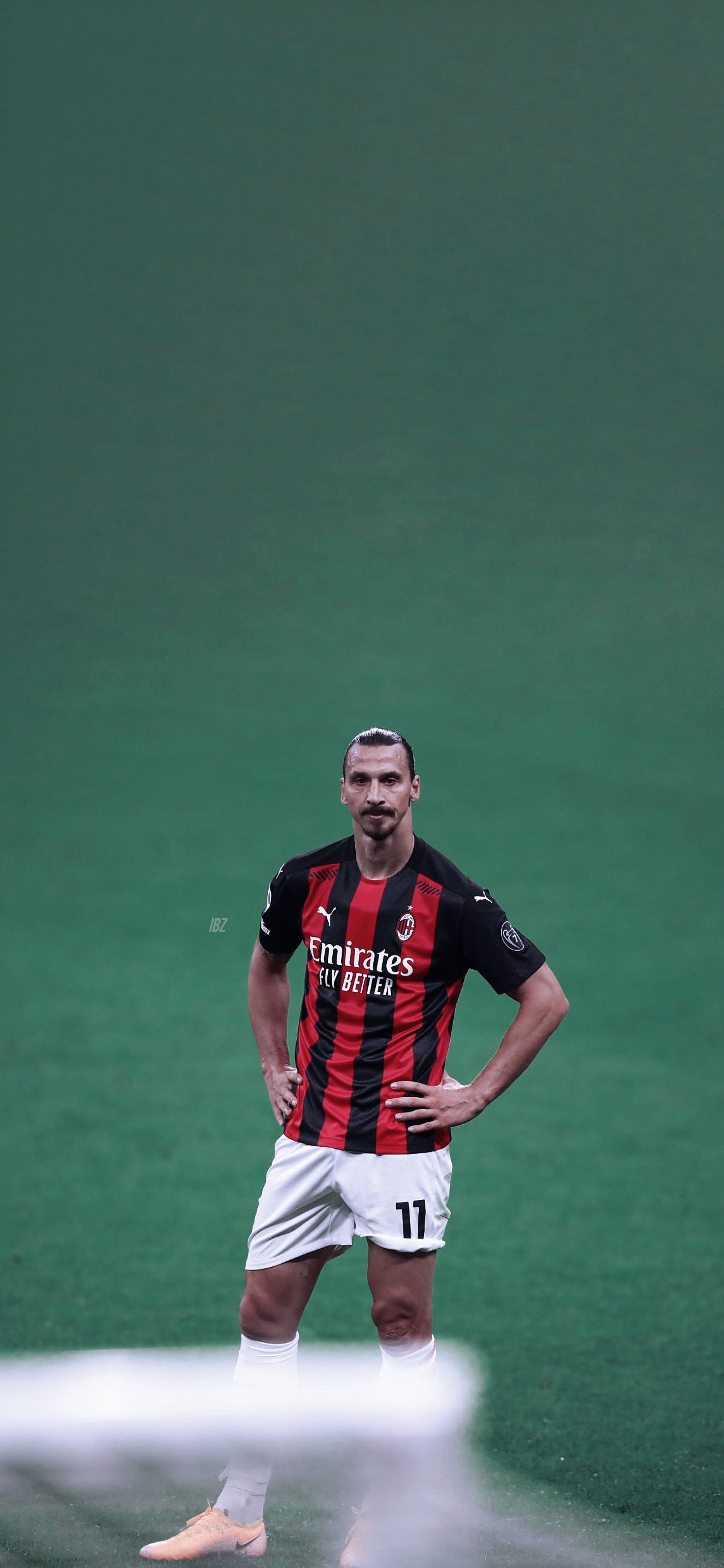1891x4096 X에서 بزبلو. 님 : 4K #Wallpaper. Zlatan Ibrahimovic ❤️