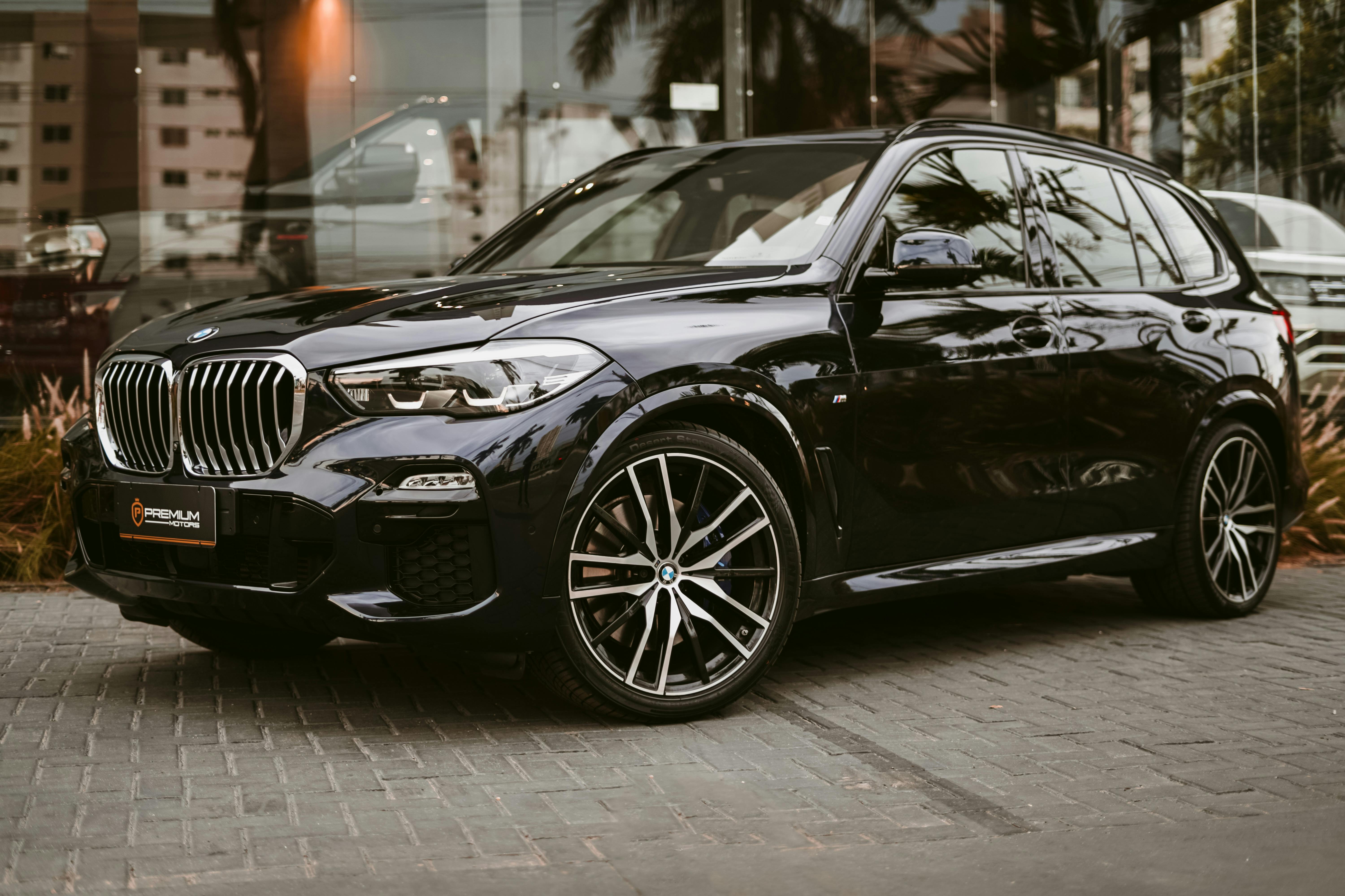 6000x4000 Black BMW X5 Parked on Street · Free