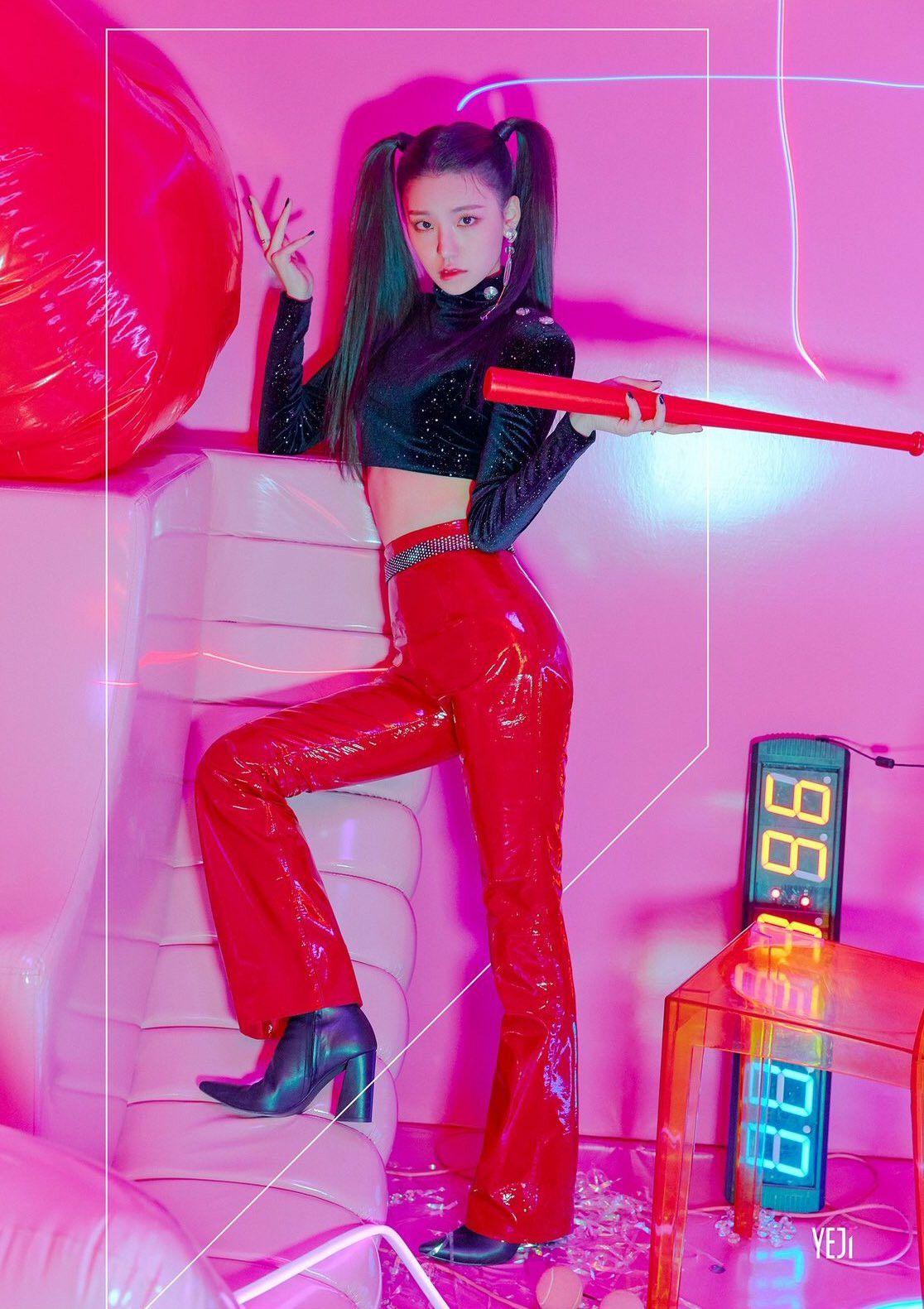 1116x1581 Yeji ITZY Wallpaper
