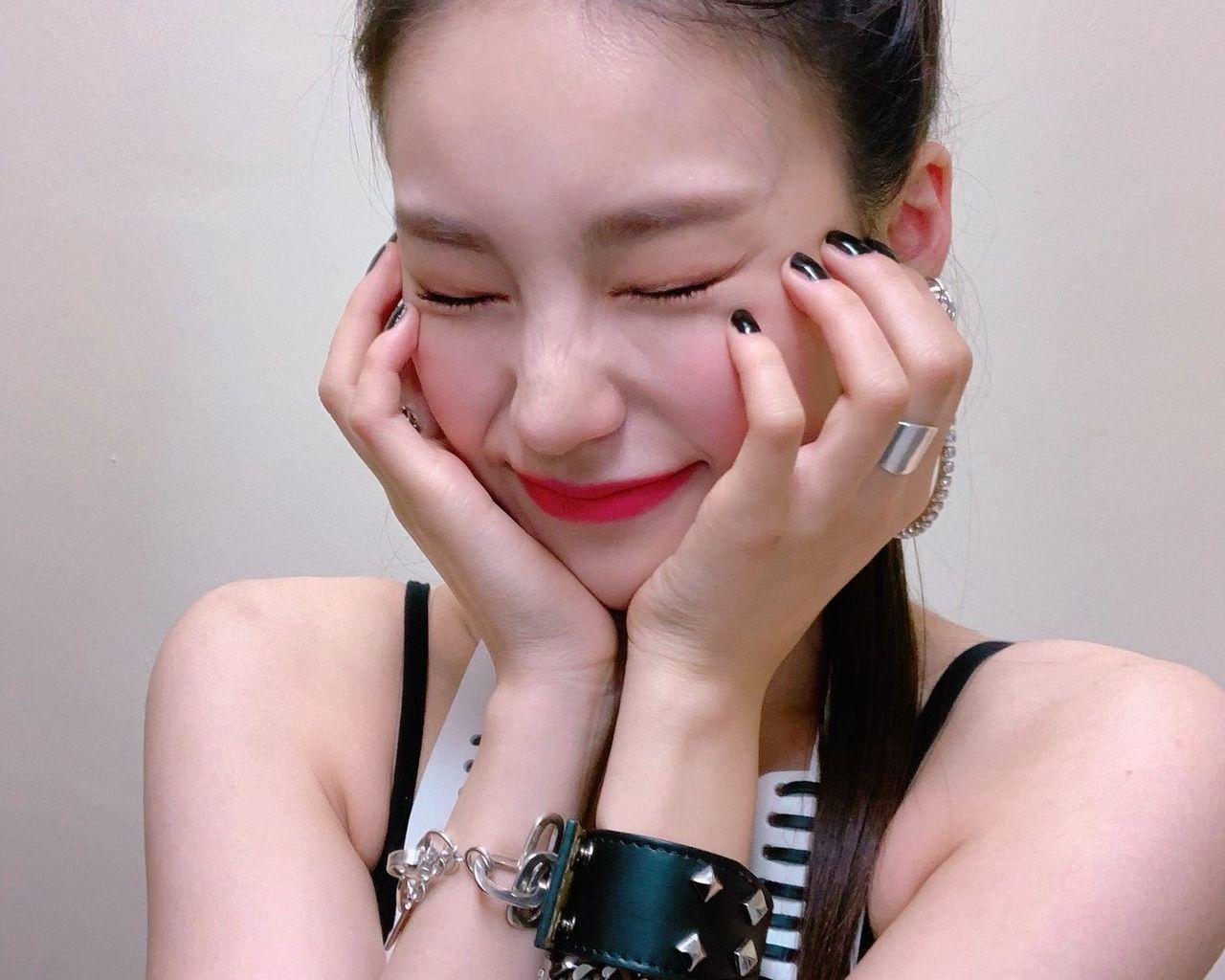 1280x1024 Free download Hwang Yeji Itzy Asiachan KPOP Image Board 1280x1707