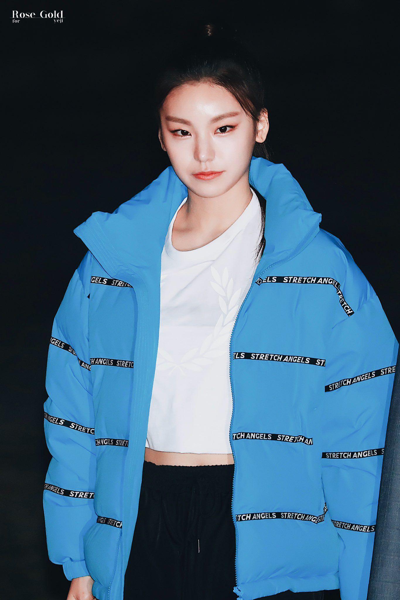 1366x2048 Yeji and her fierce stare
