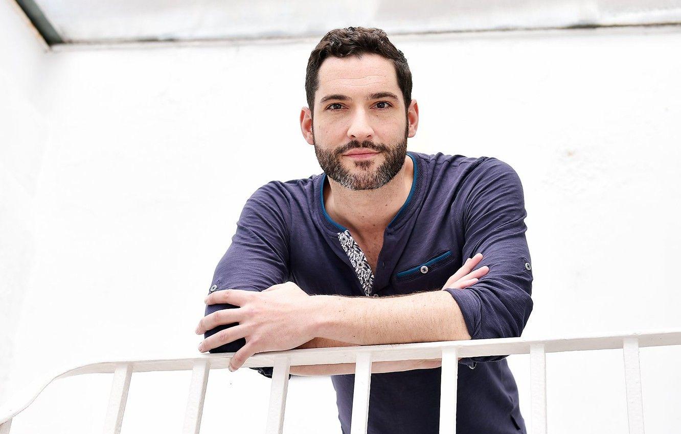 1332x850 Wallpaper look, pose, actor, Tom Ellis, Tom Ellis image