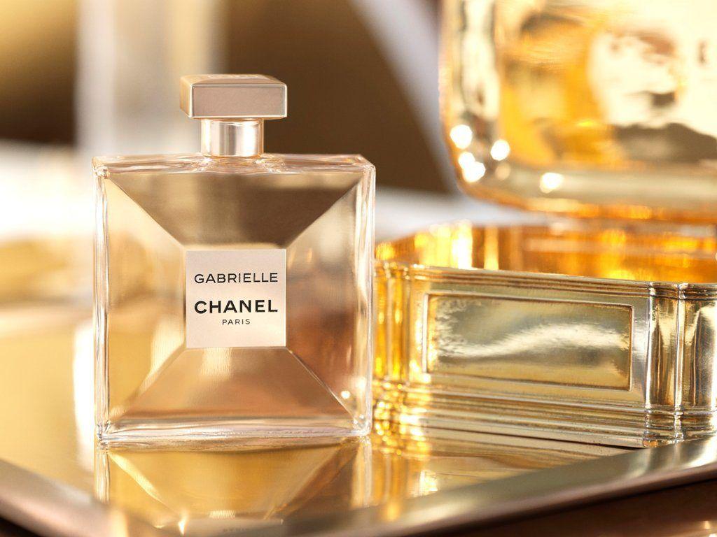 1024x768 Floral and Luminous: Gabrielle Chanel