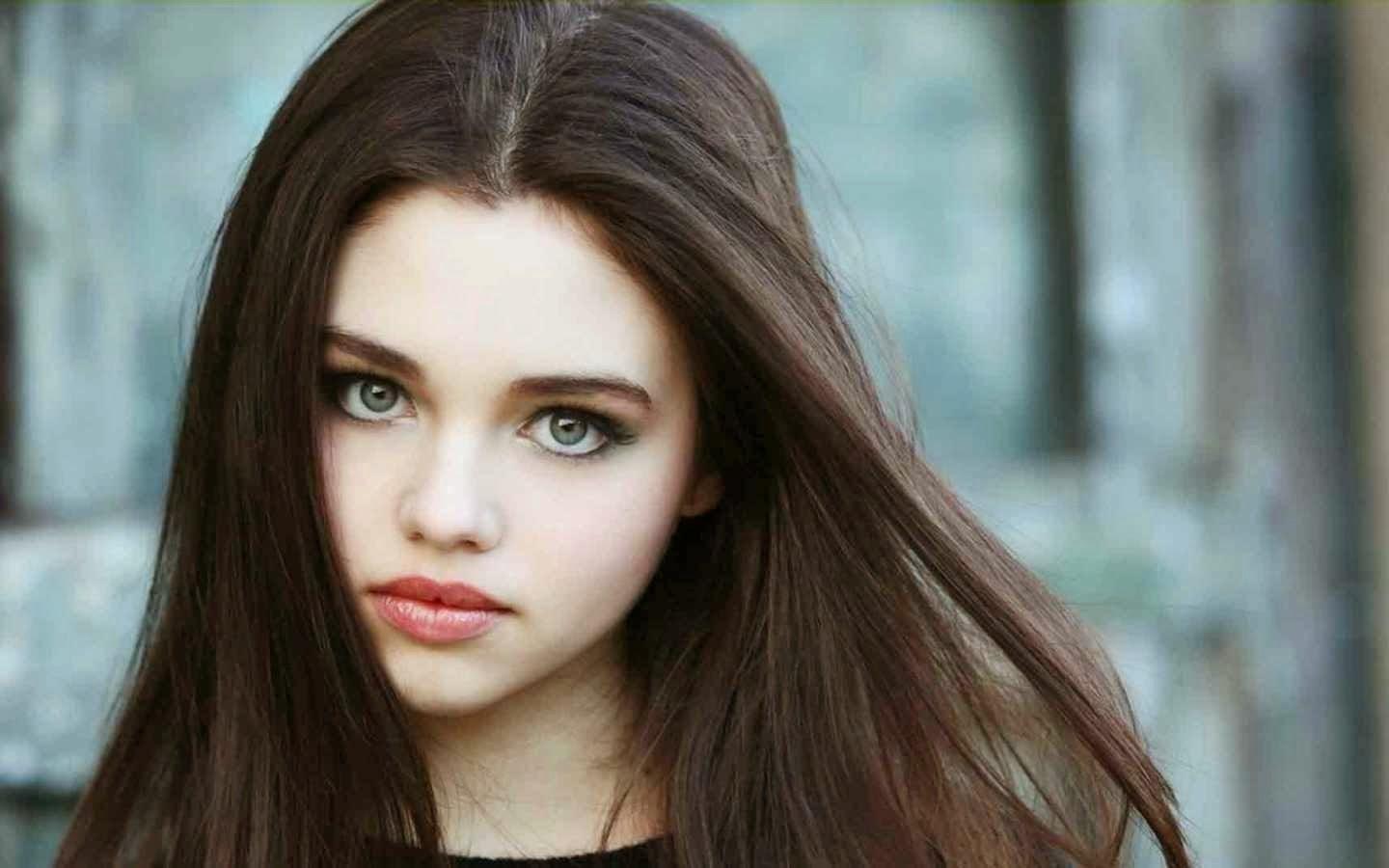 1440x900 Beautiful Girls Wallpaper