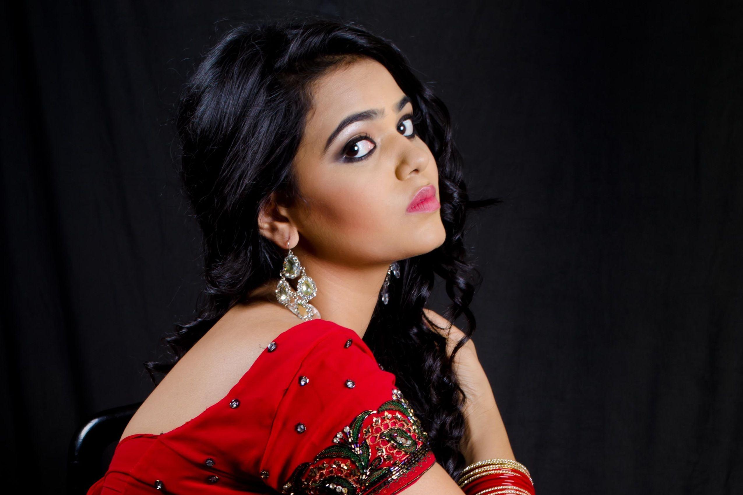 2550x1700 Indian Girl Wallpaper 20994