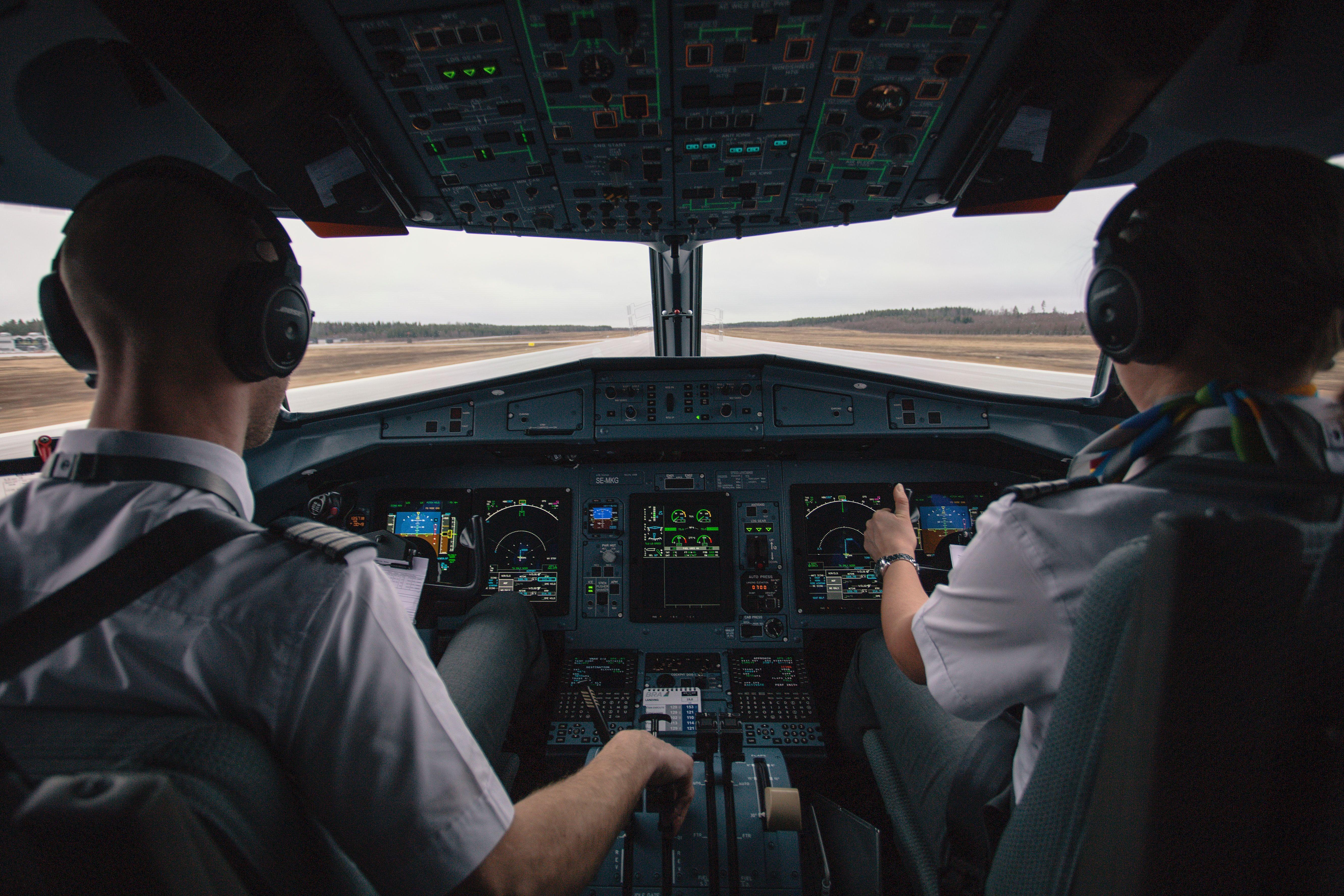 5323x3549 Cockpit Picture [HD]. Download Free Image