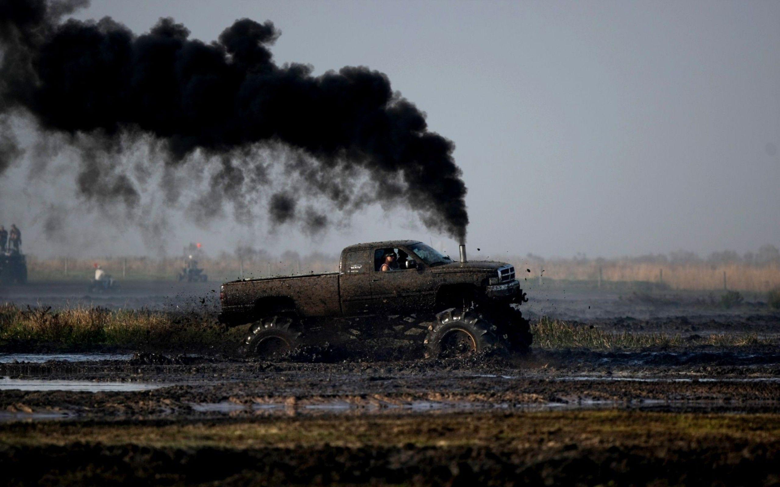 2560x1600 Mud Trucks Wallpaper