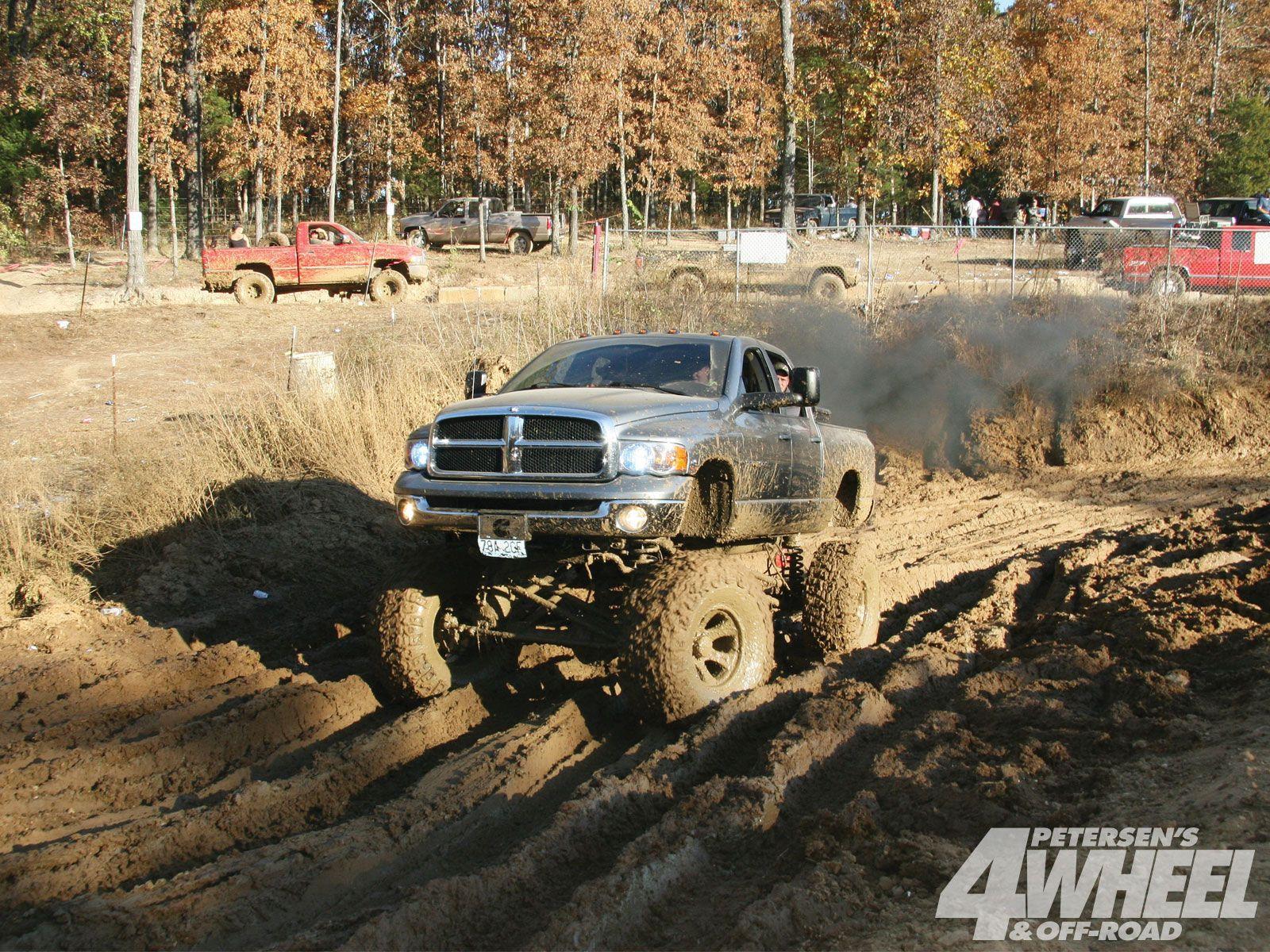 1600x1200 Mud Trucks Wallpaper